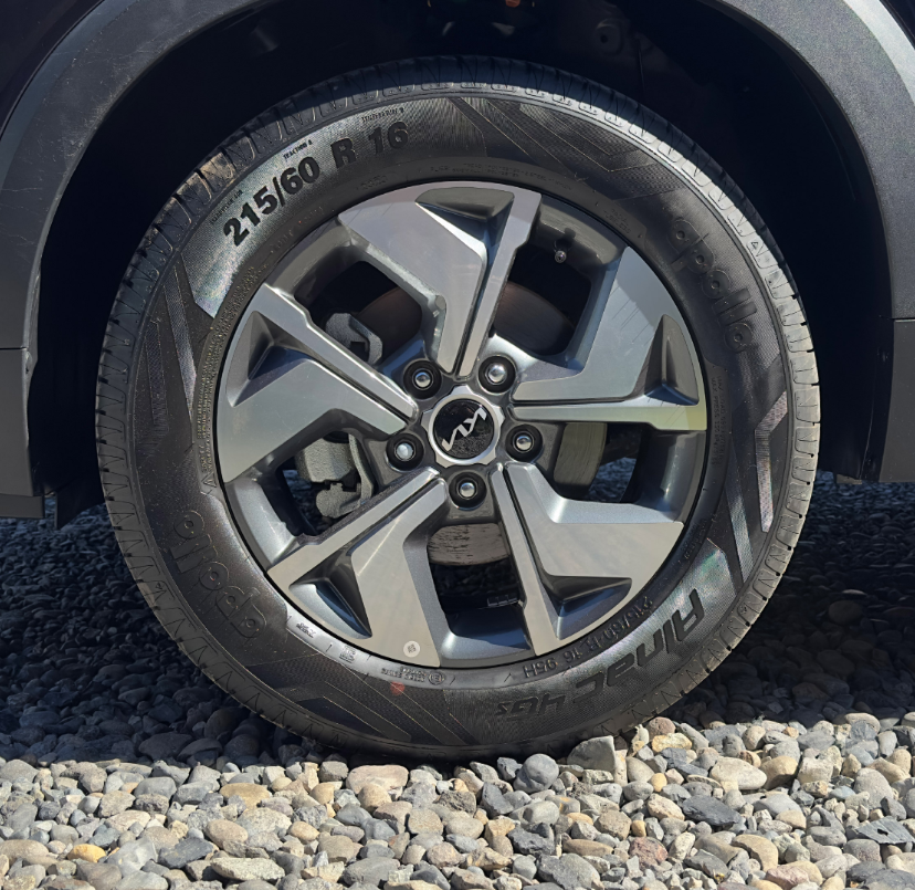 KIA Sonet — foto 16 de 20