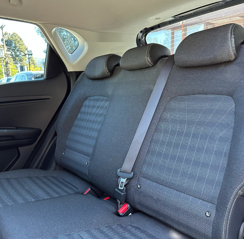 KIA Sonet — foto 9 de 20