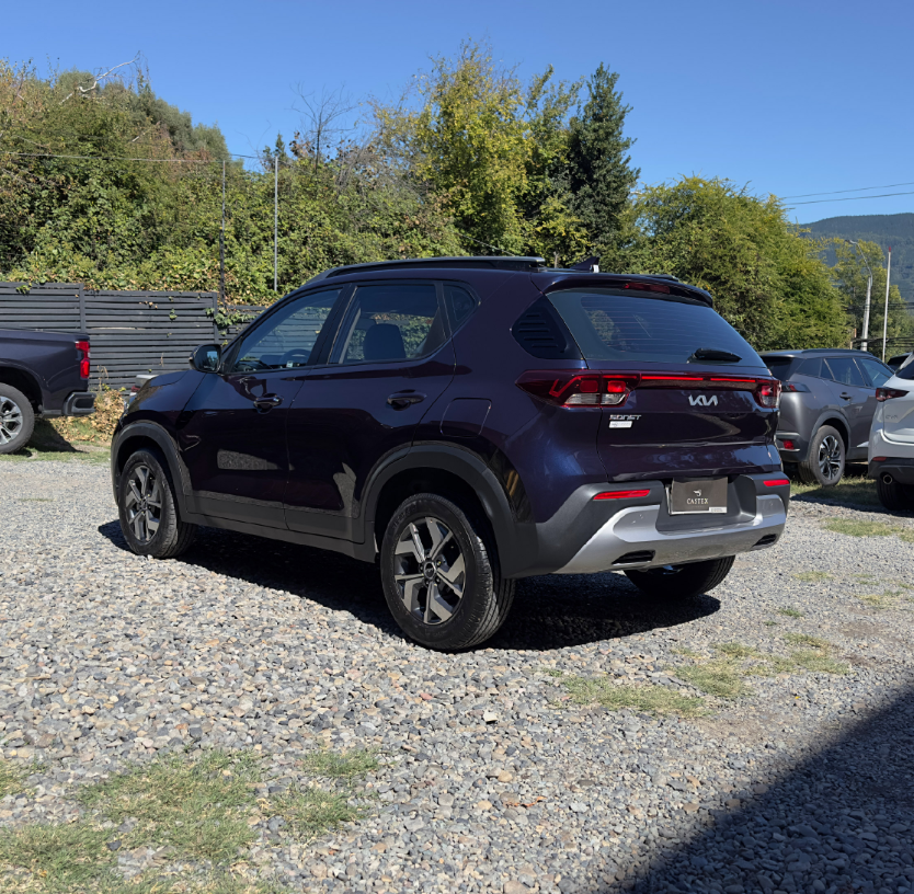 KIA Sonet — foto 4 de 20