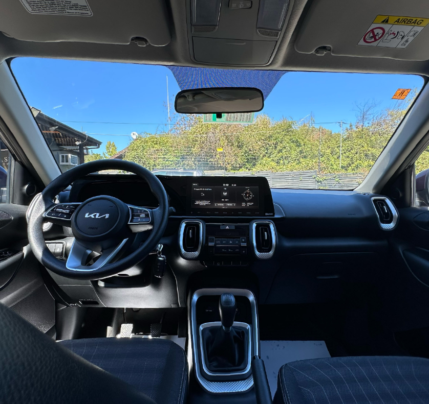 KIA Sonet — foto 6 de 20