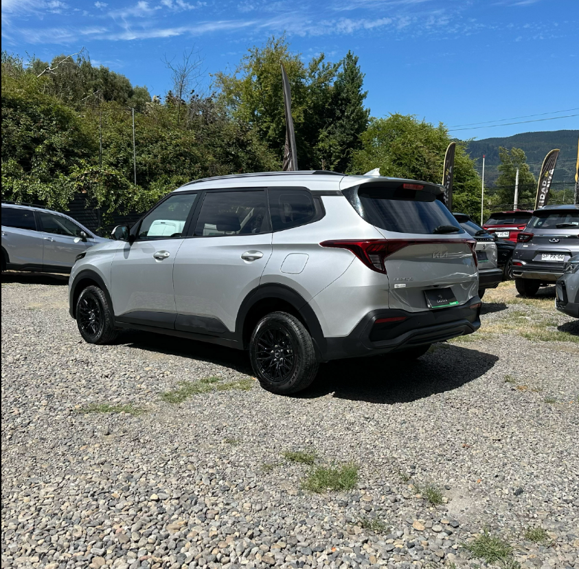 KIA Carens — foto 4 de 20