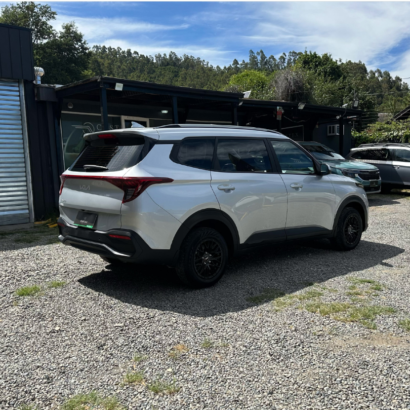 KIA Carens — foto 3 de 20
