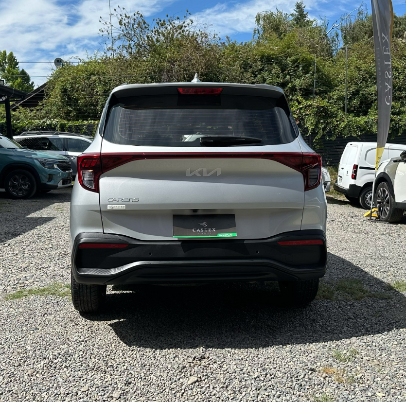 KIA Carens — foto 10 de 20
