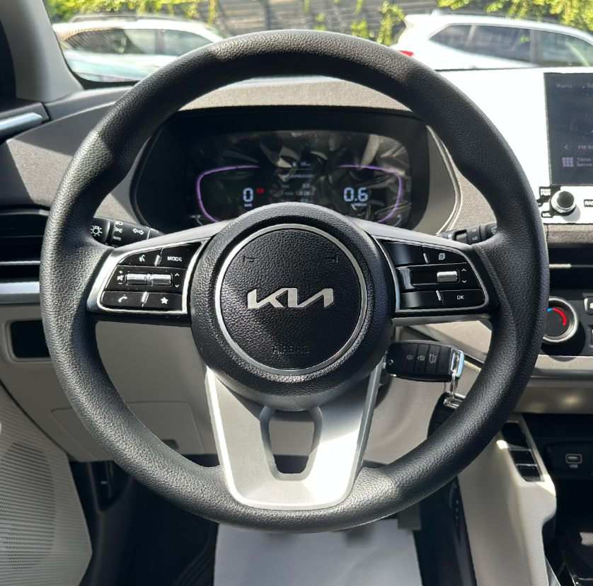 KIA Carens — foto 11 de 20