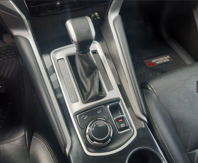 Mitsubishi Montero Sport — foto 10 de 13