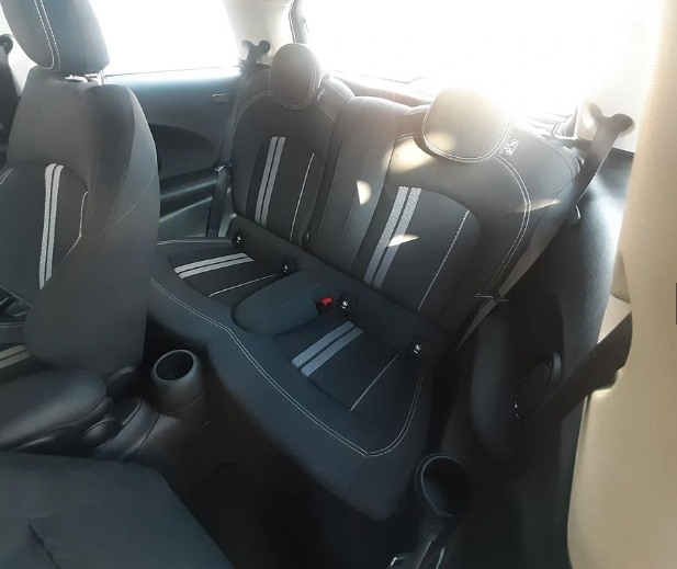 MINI Cooper — foto 11 de 17