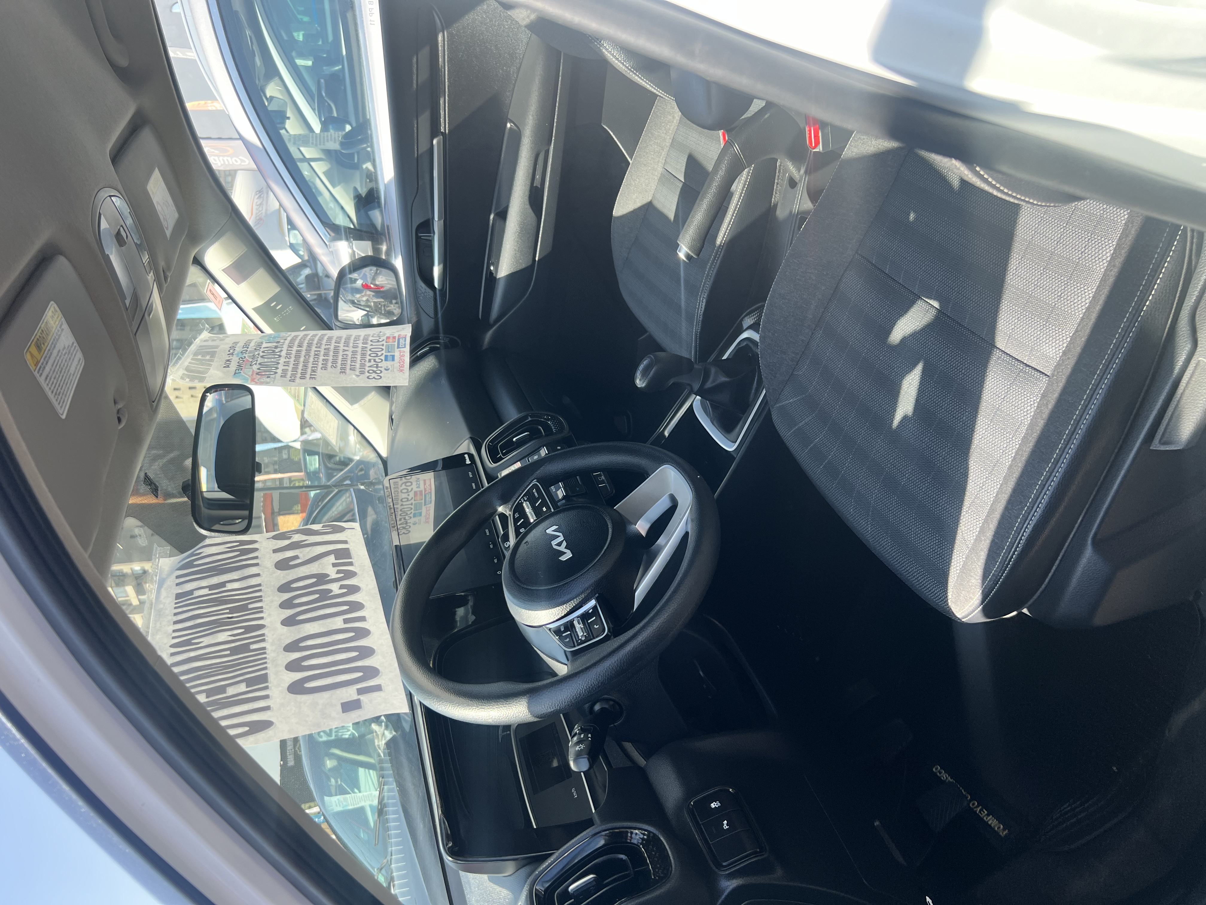 KIA Sonet — foto 4 de 7