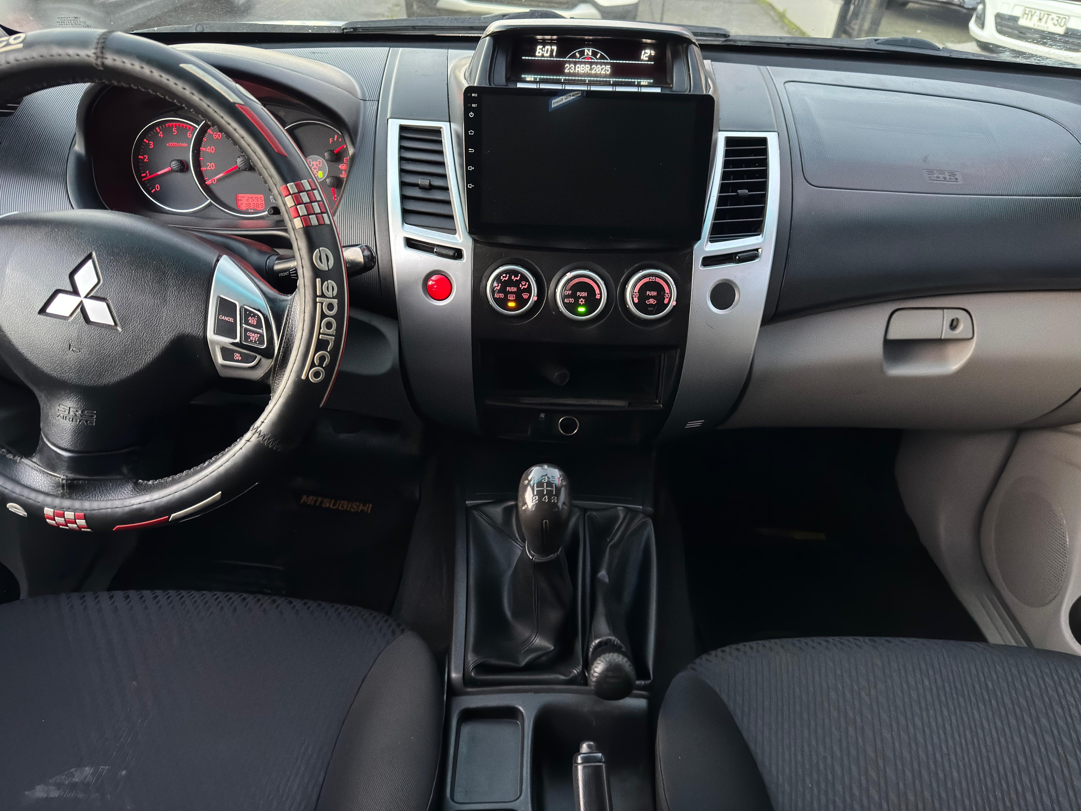 Mitsubishi Montero Sport — foto 5 de 7