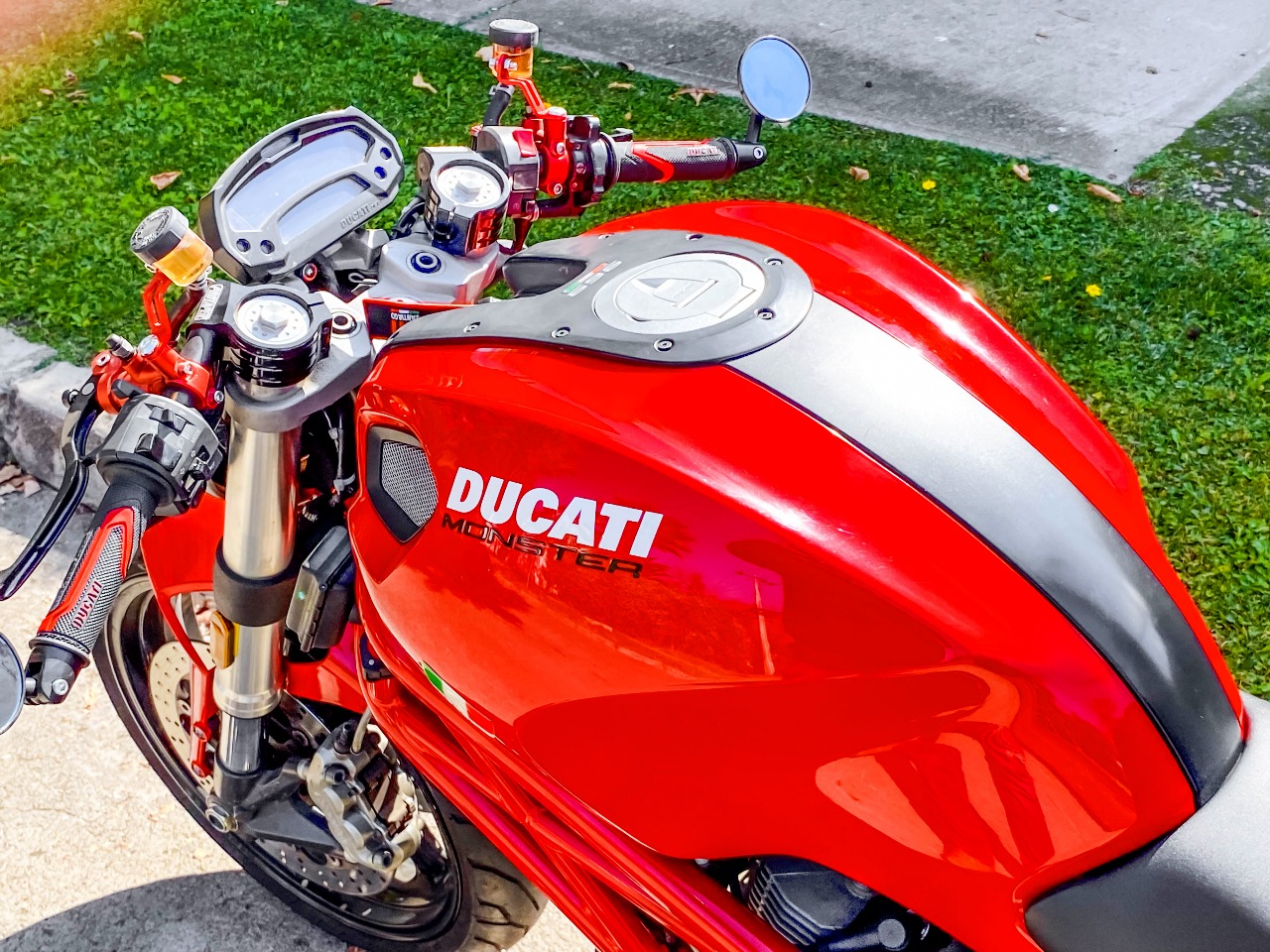 Ducati Monster 696 — foto 3 de 5