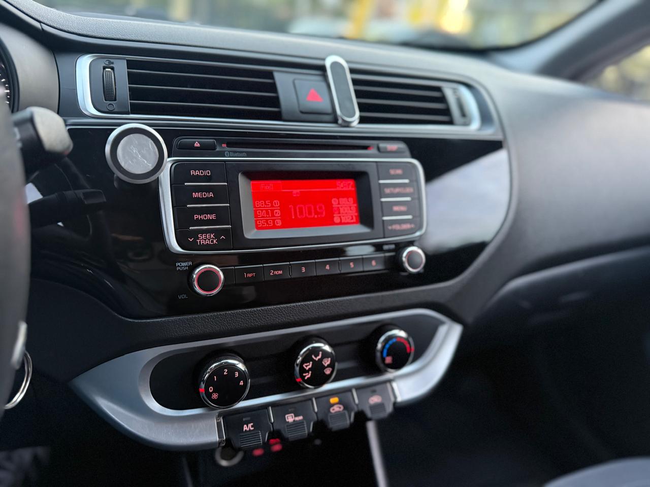 KIA Rio5 — foto 8 de 14