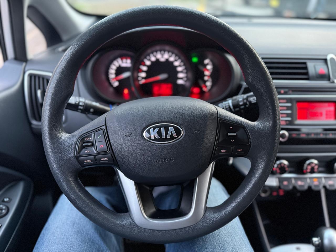 KIA Rio5 — foto 7 de 14
