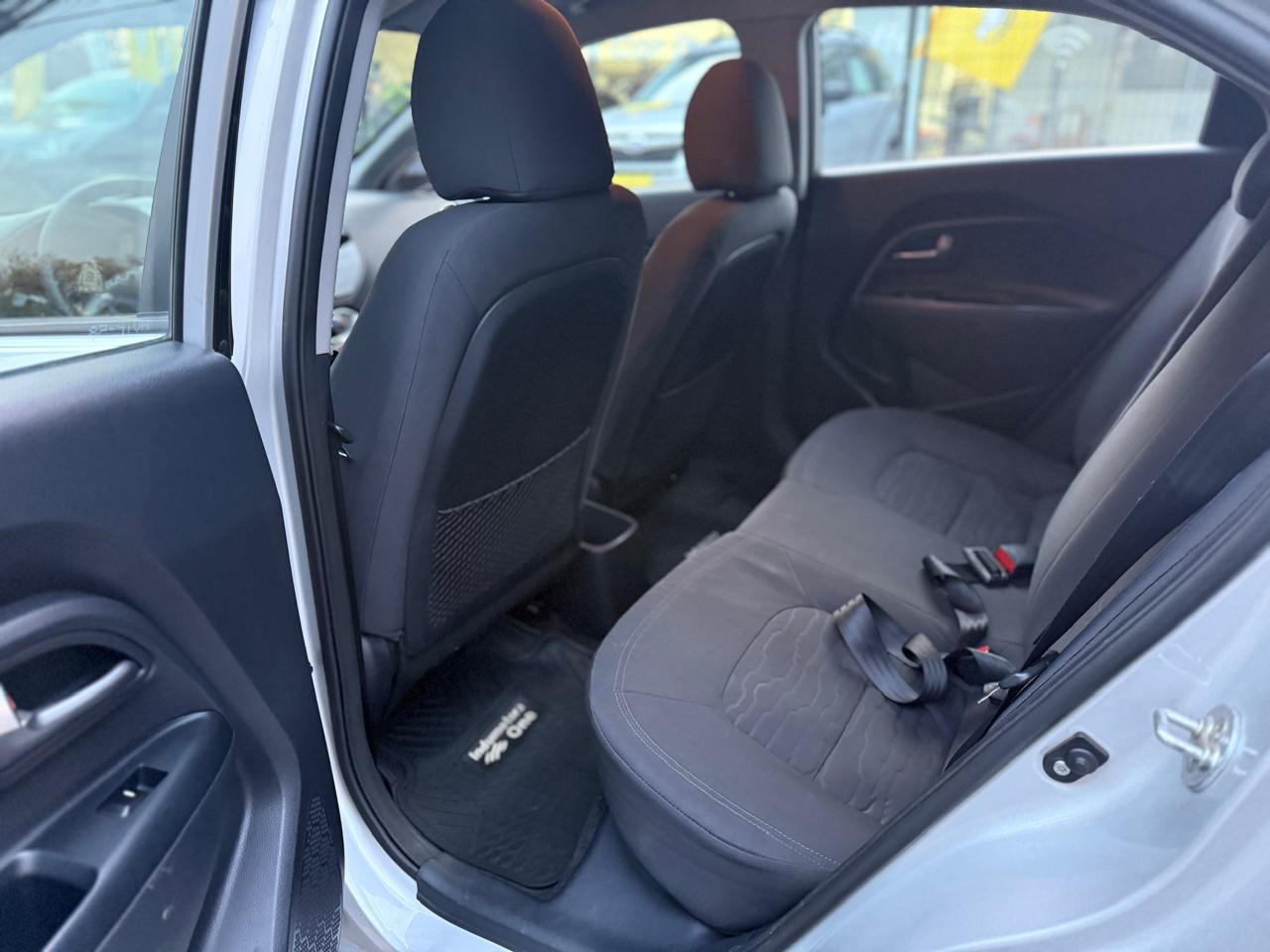 KIA Rio5 — foto 13 de 14