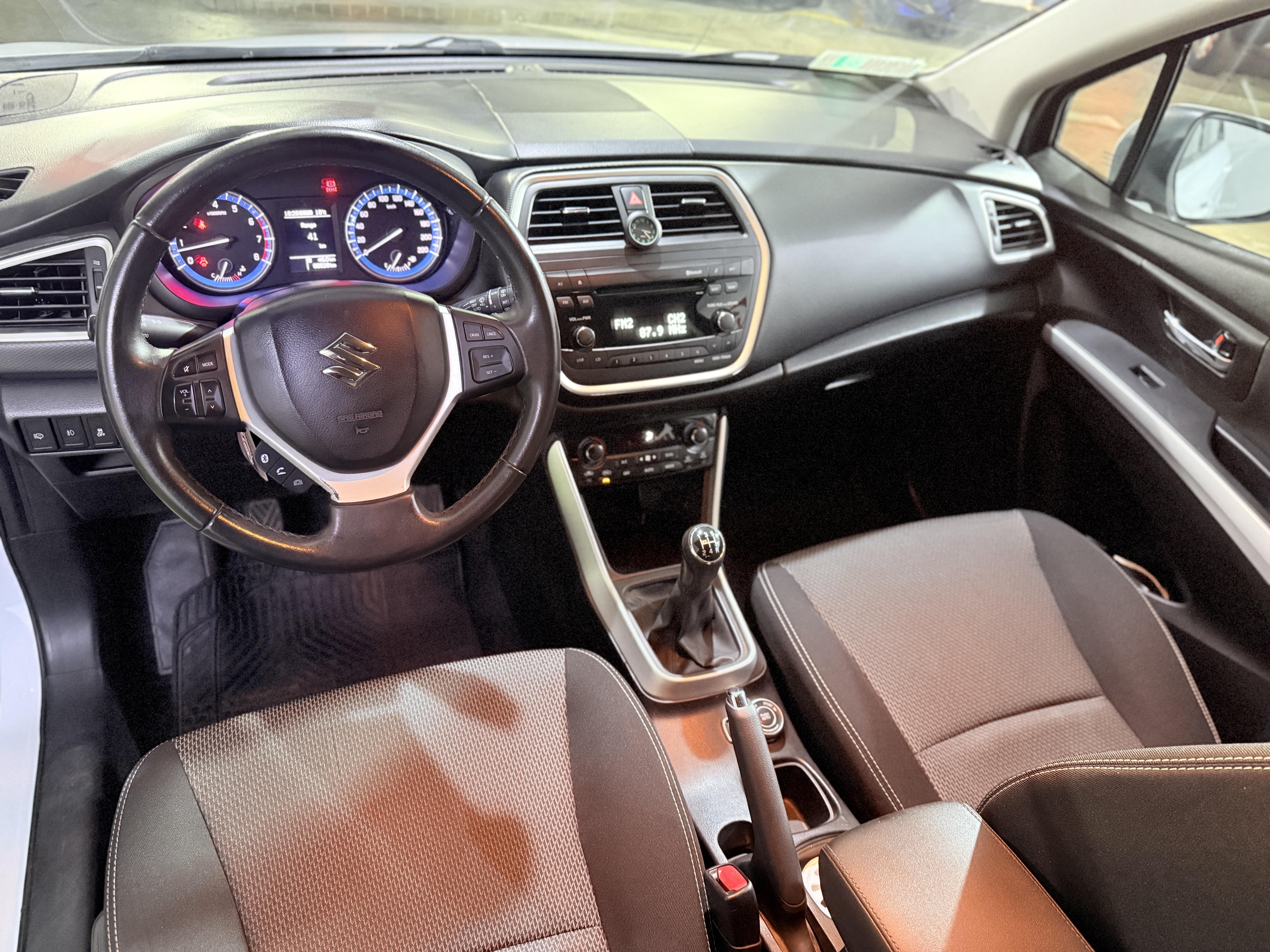 Suzuki S Cross — foto 11 de 11