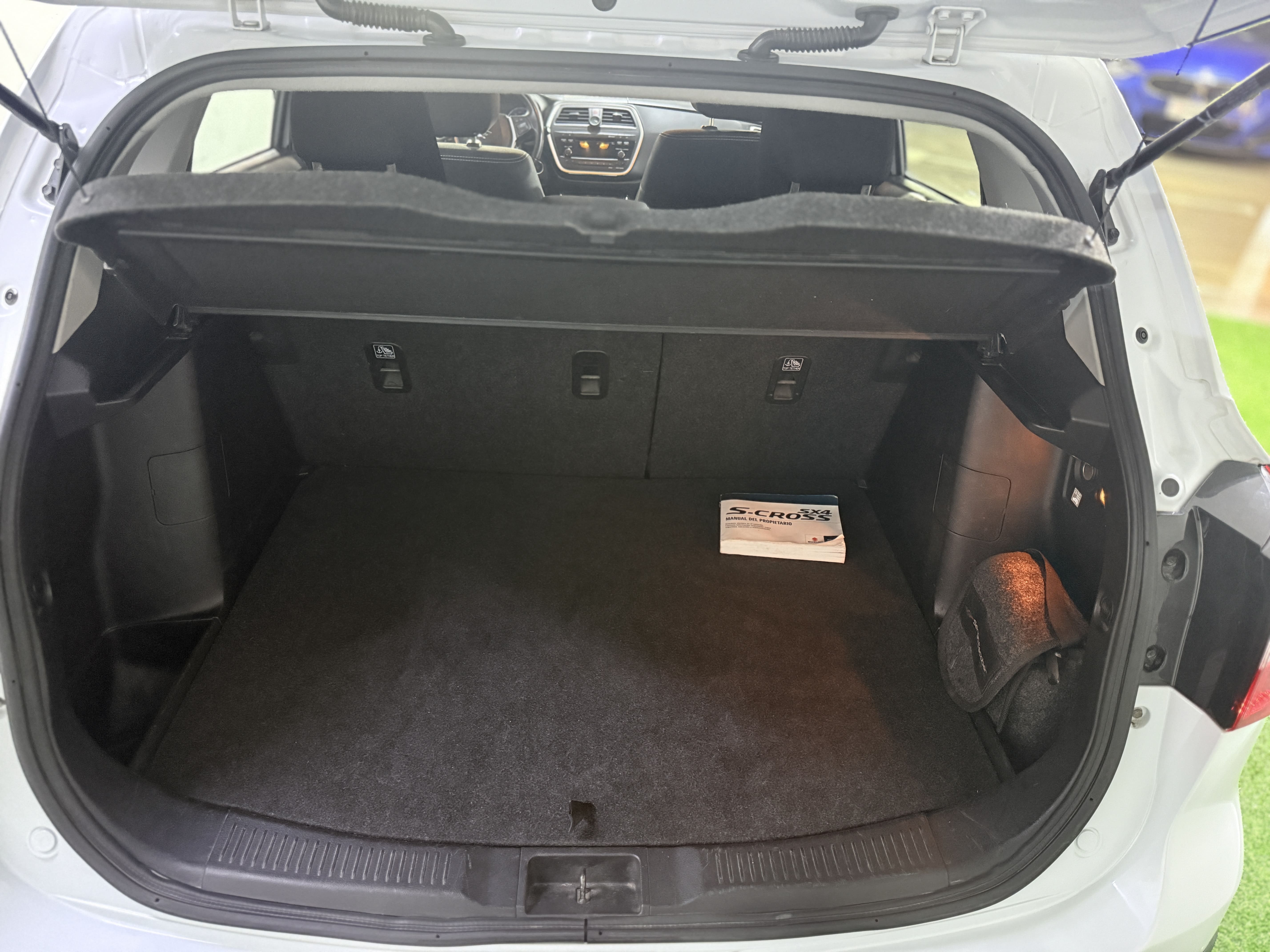 Suzuki S Cross — foto 8 de 11
