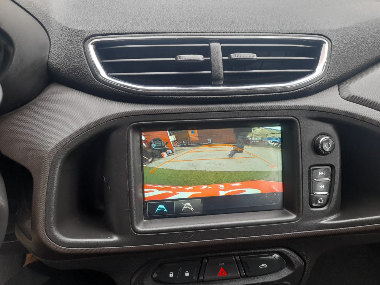 Chevrolet Prisma — foto 8 de 13