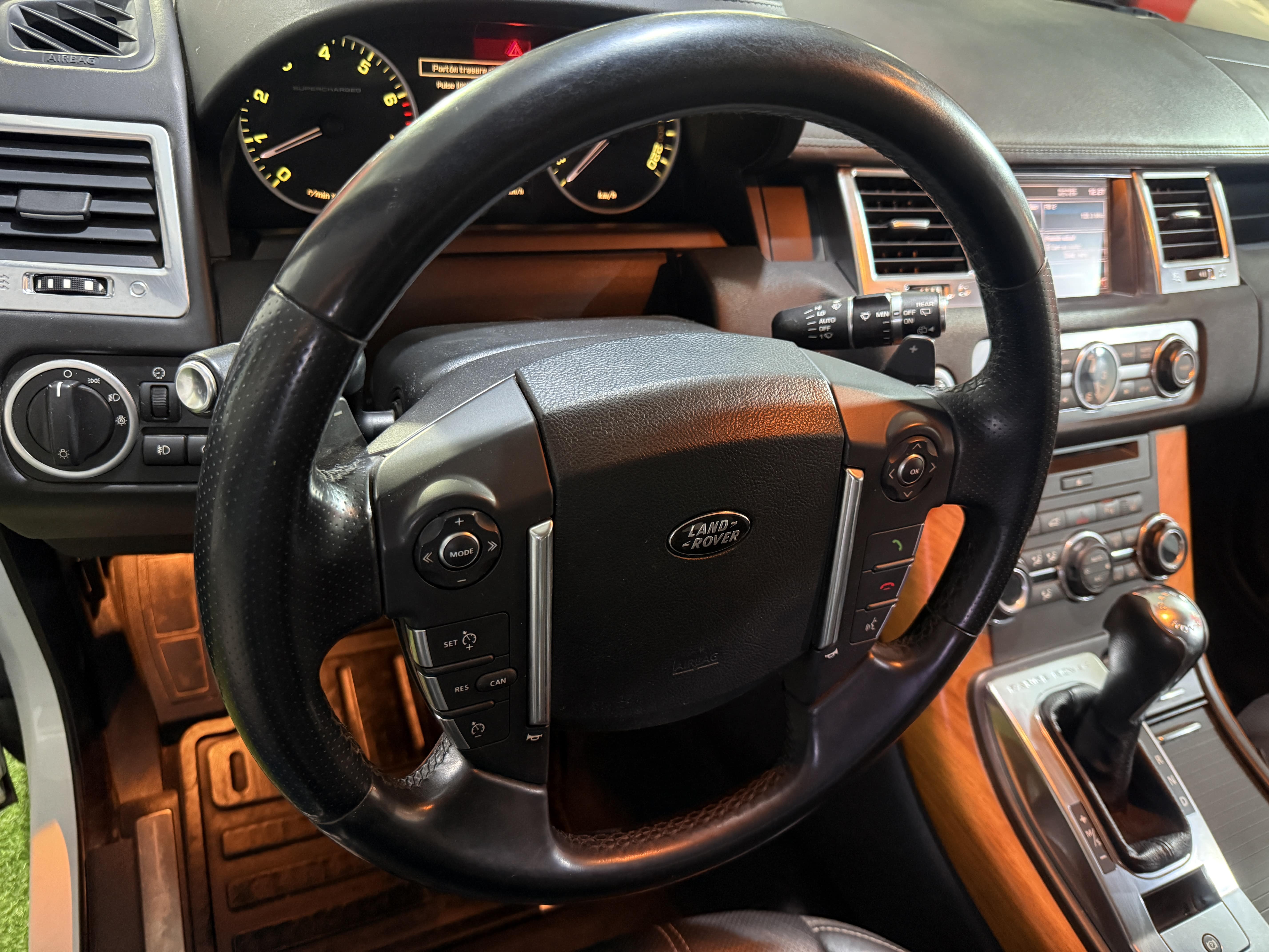 Land Rover Range Rover Sport — foto 12 de 14