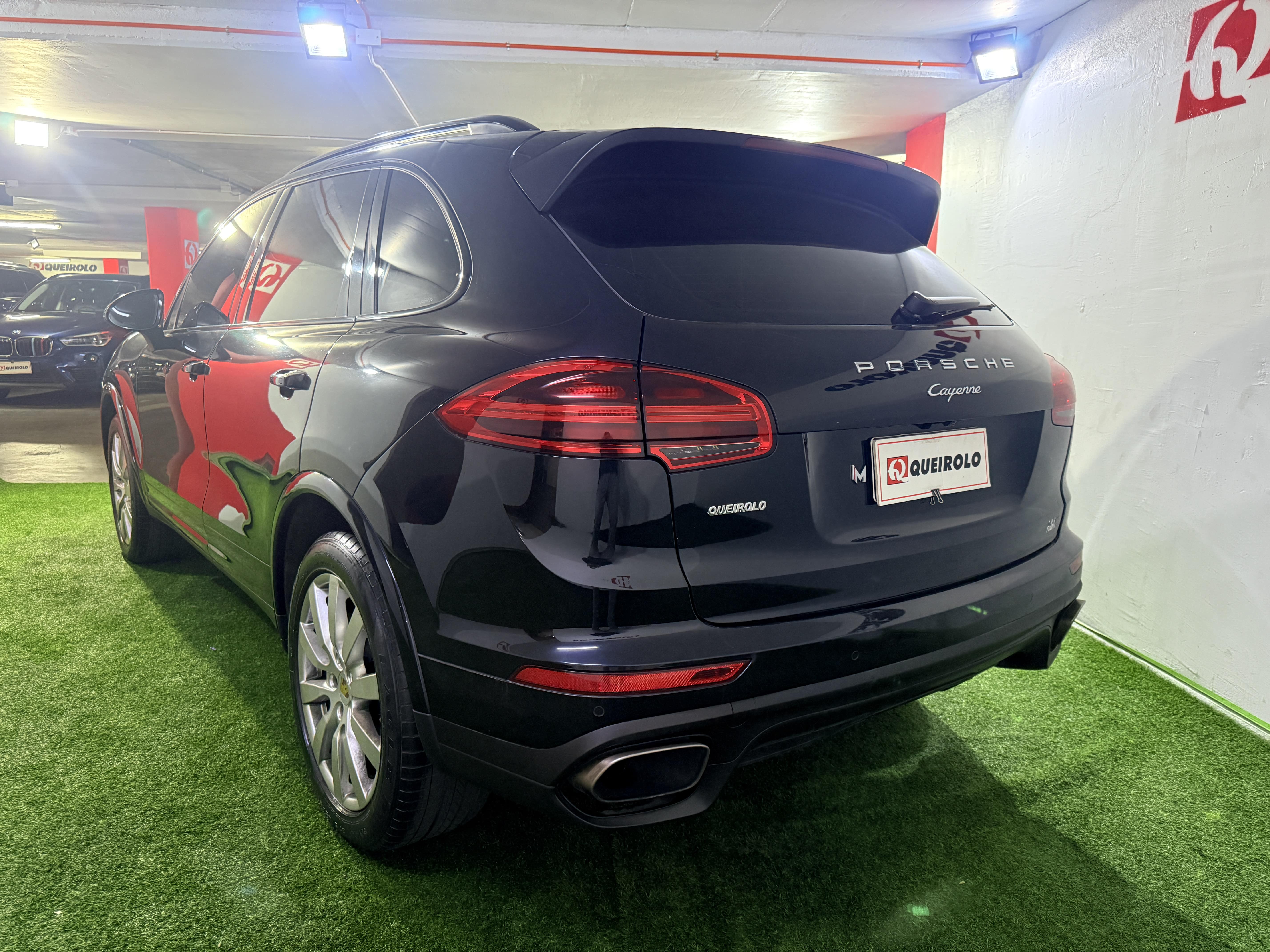 Porsche Cayenne — foto 7 de 14