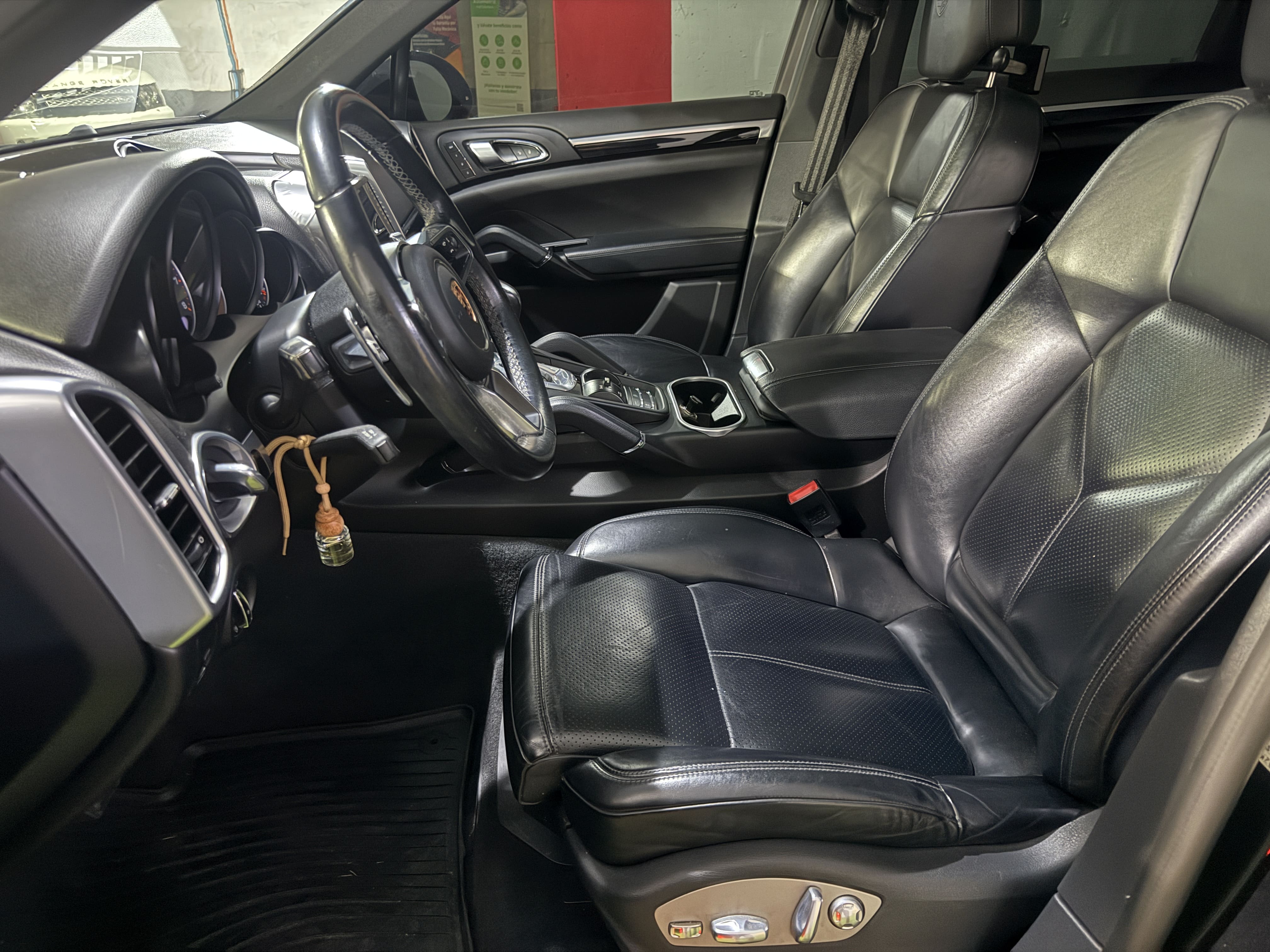 Porsche Cayenne — foto 12 de 14