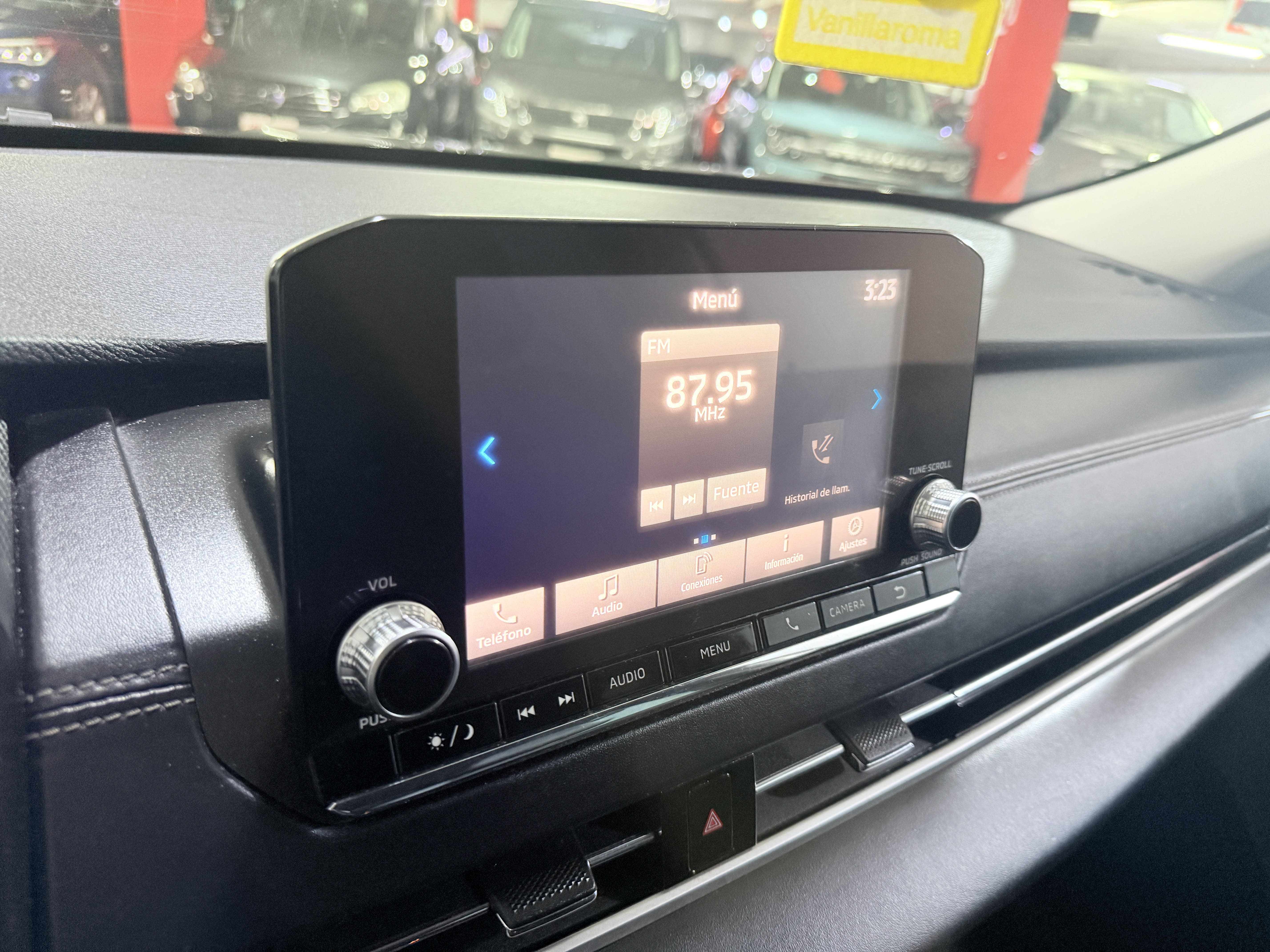 Mitsubishi Outlander — foto 14 de 16