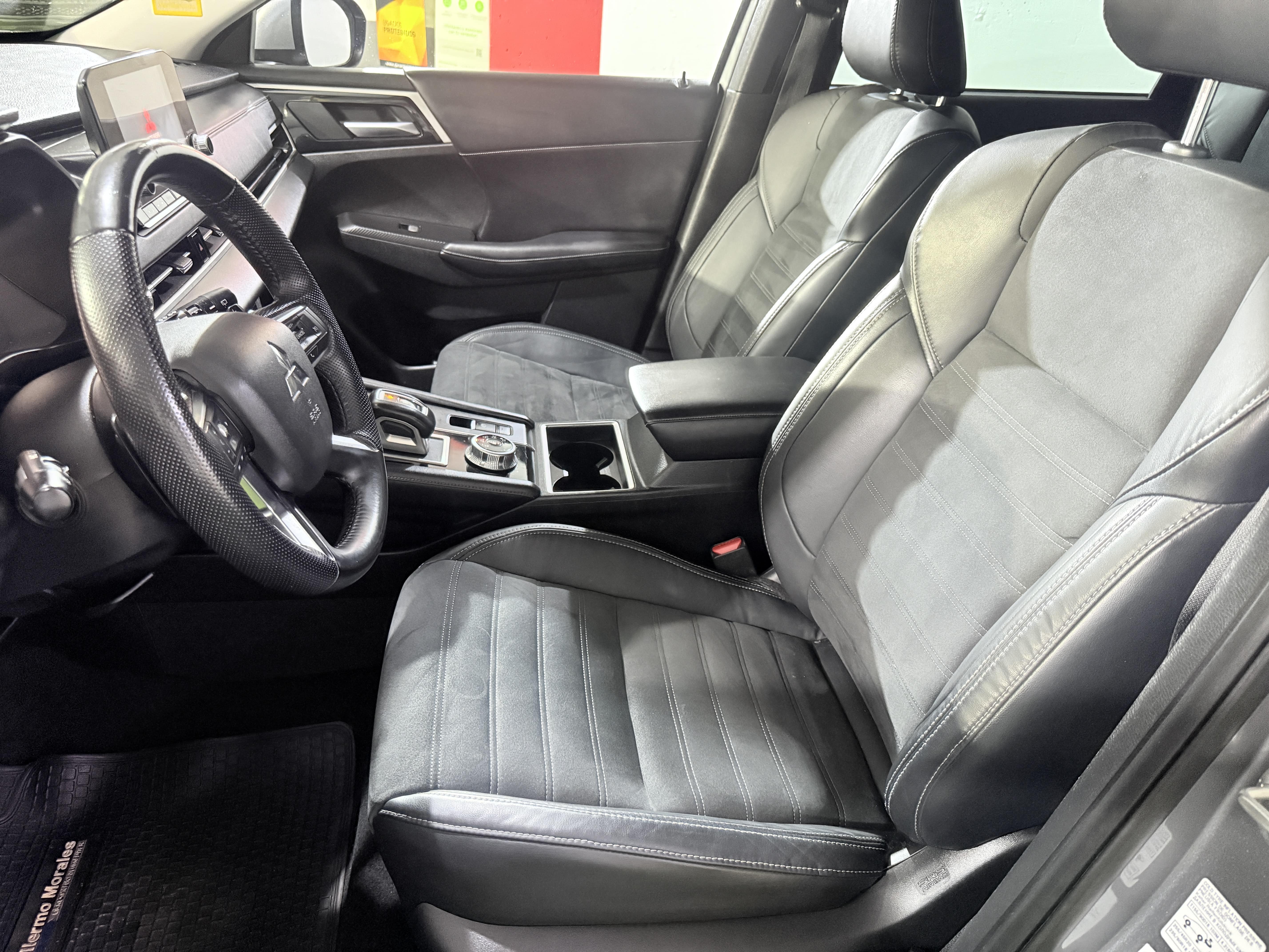 Mitsubishi Outlander — foto 10 de 16