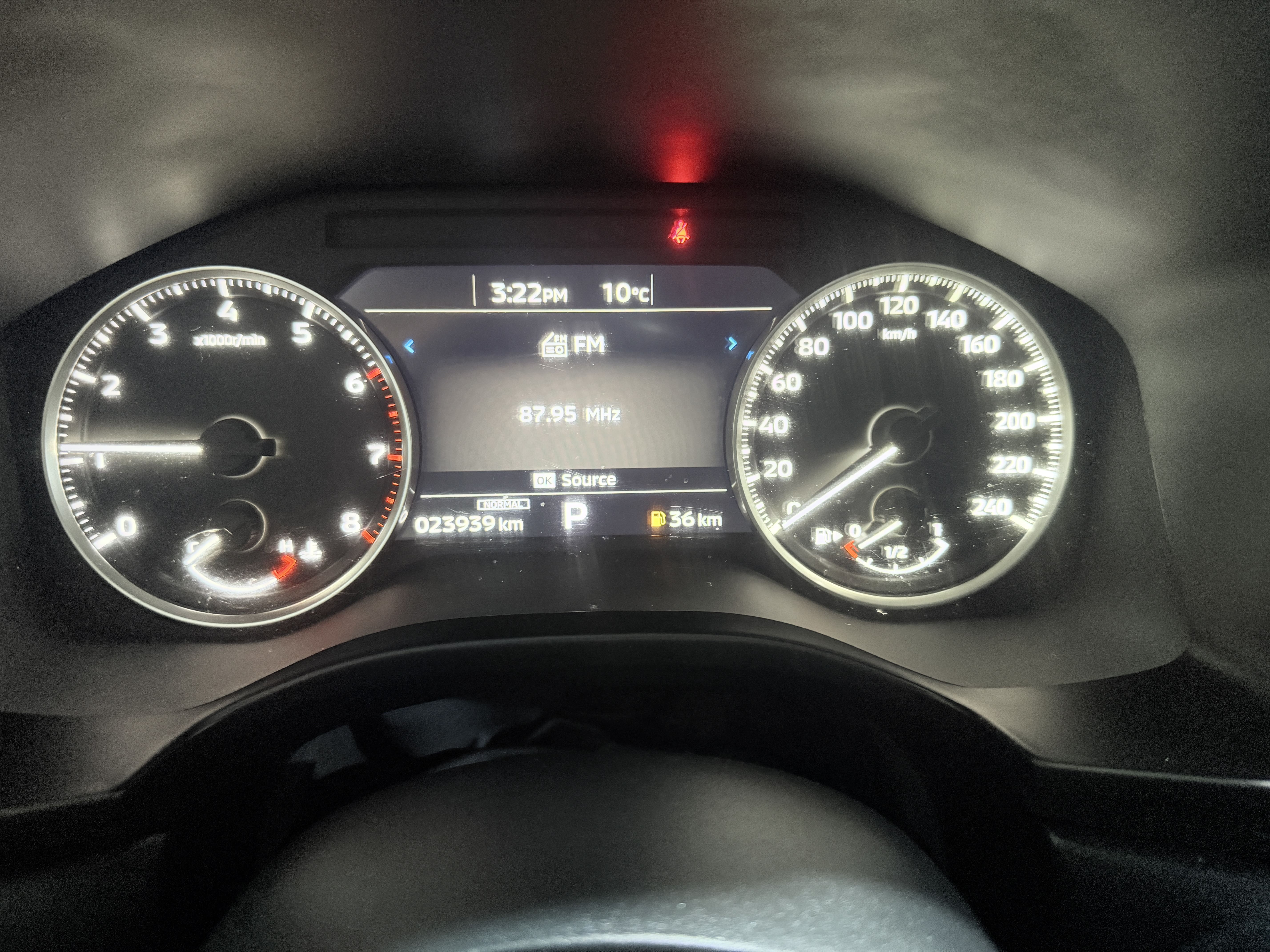 Mitsubishi Outlander — foto 12 de 16