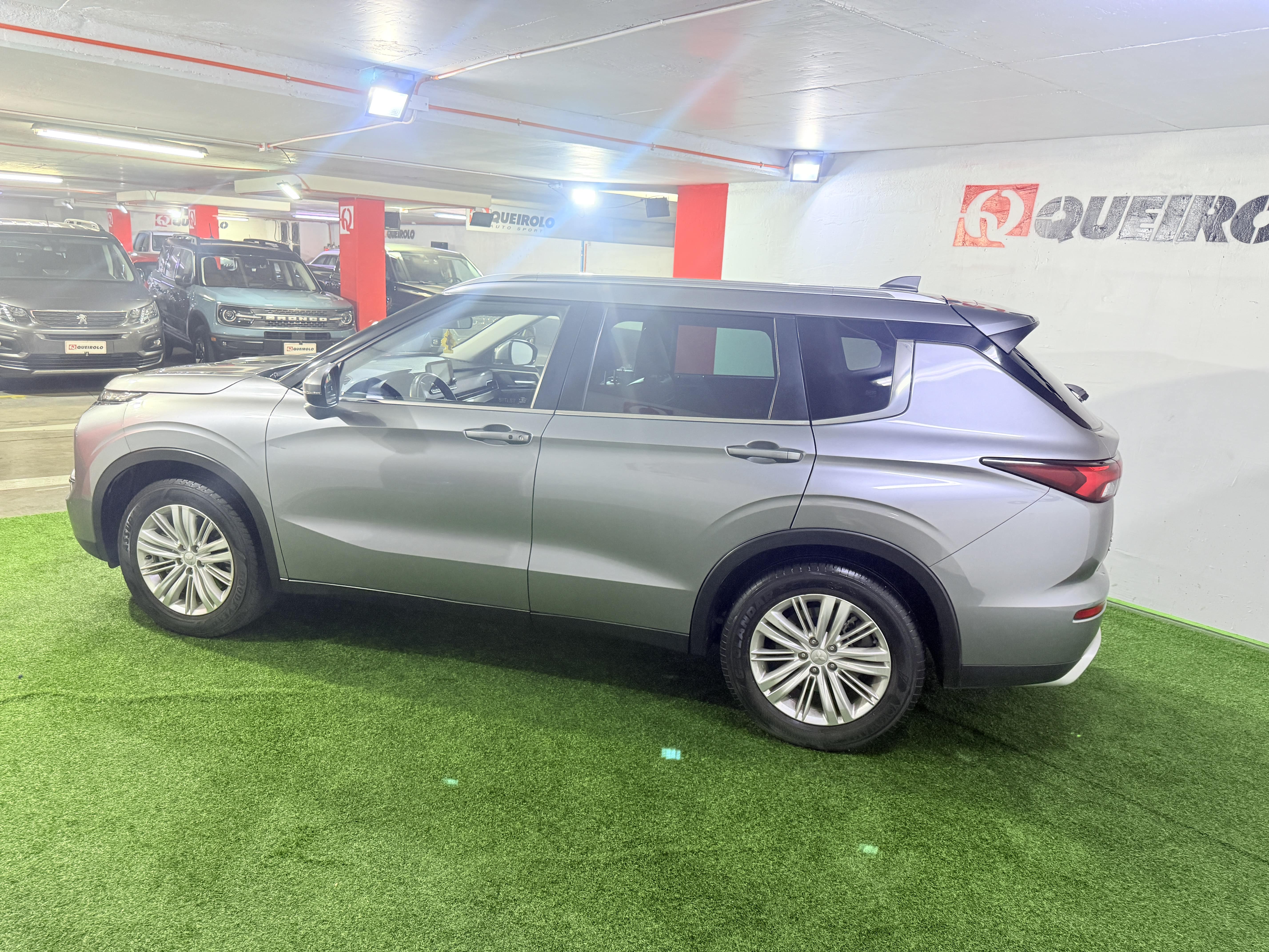 Mitsubishi Outlander — foto 5 de 16
