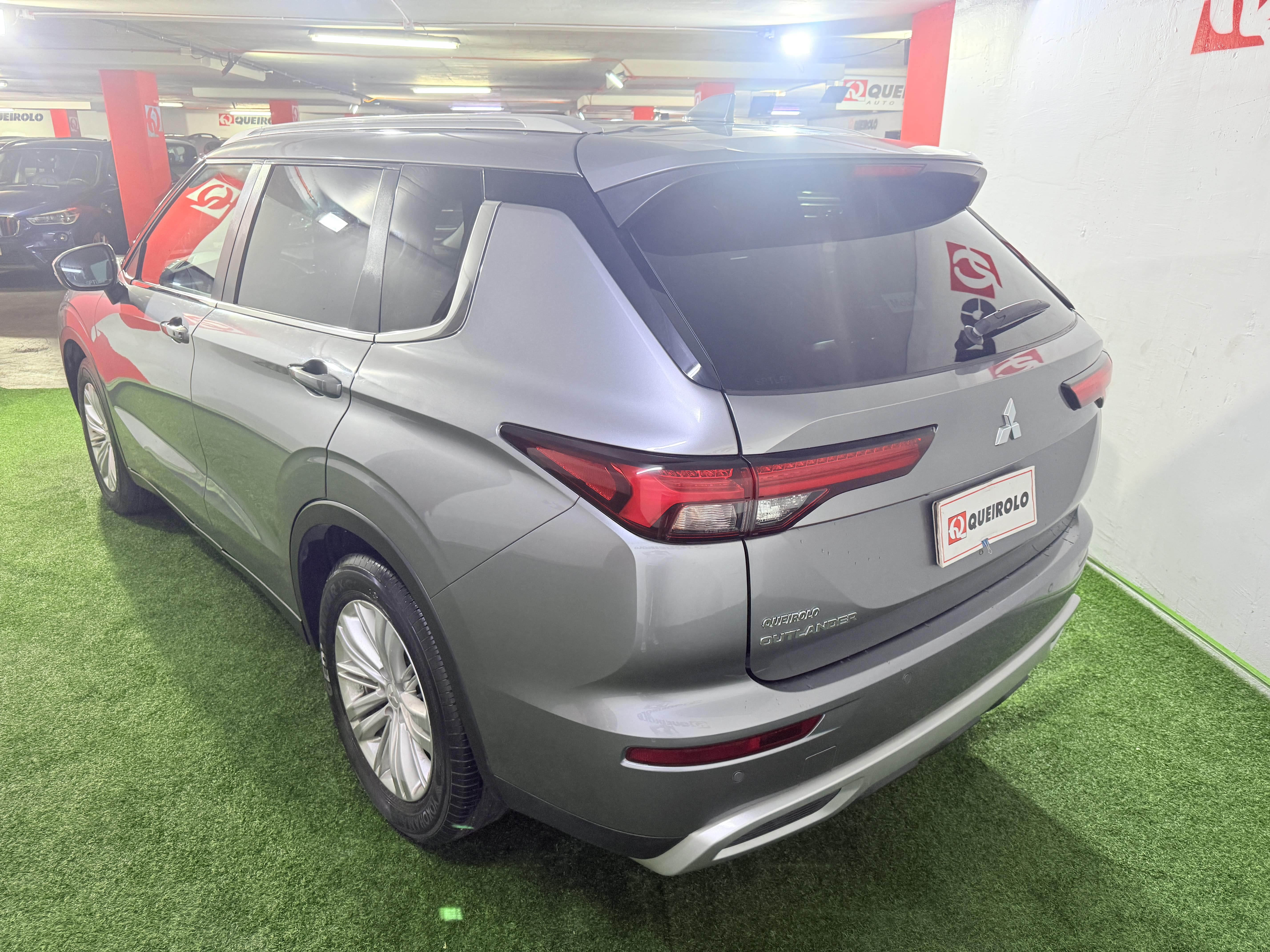 Mitsubishi Outlander — foto 6 de 16