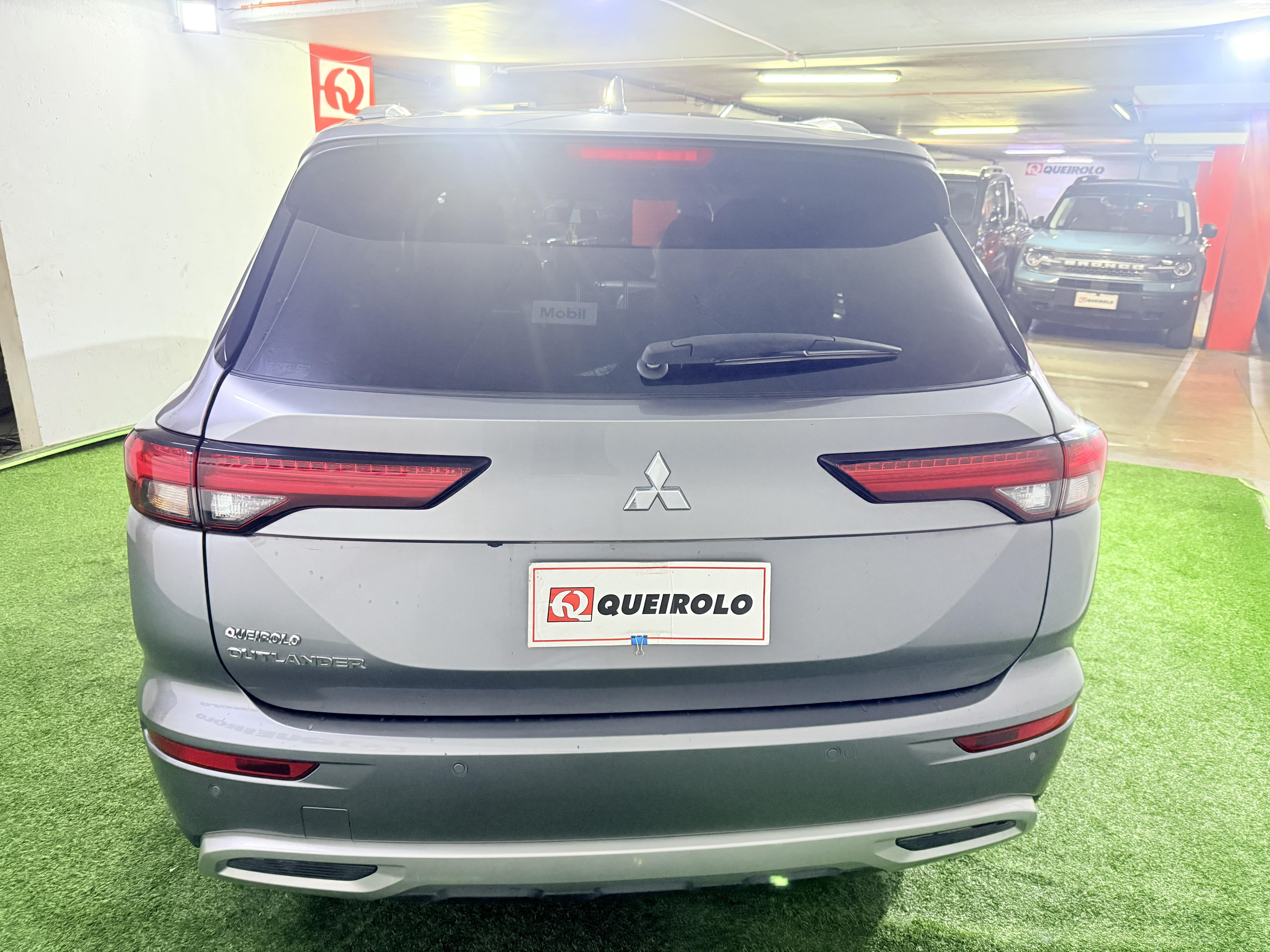 Mitsubishi Outlander — foto 7 de 16