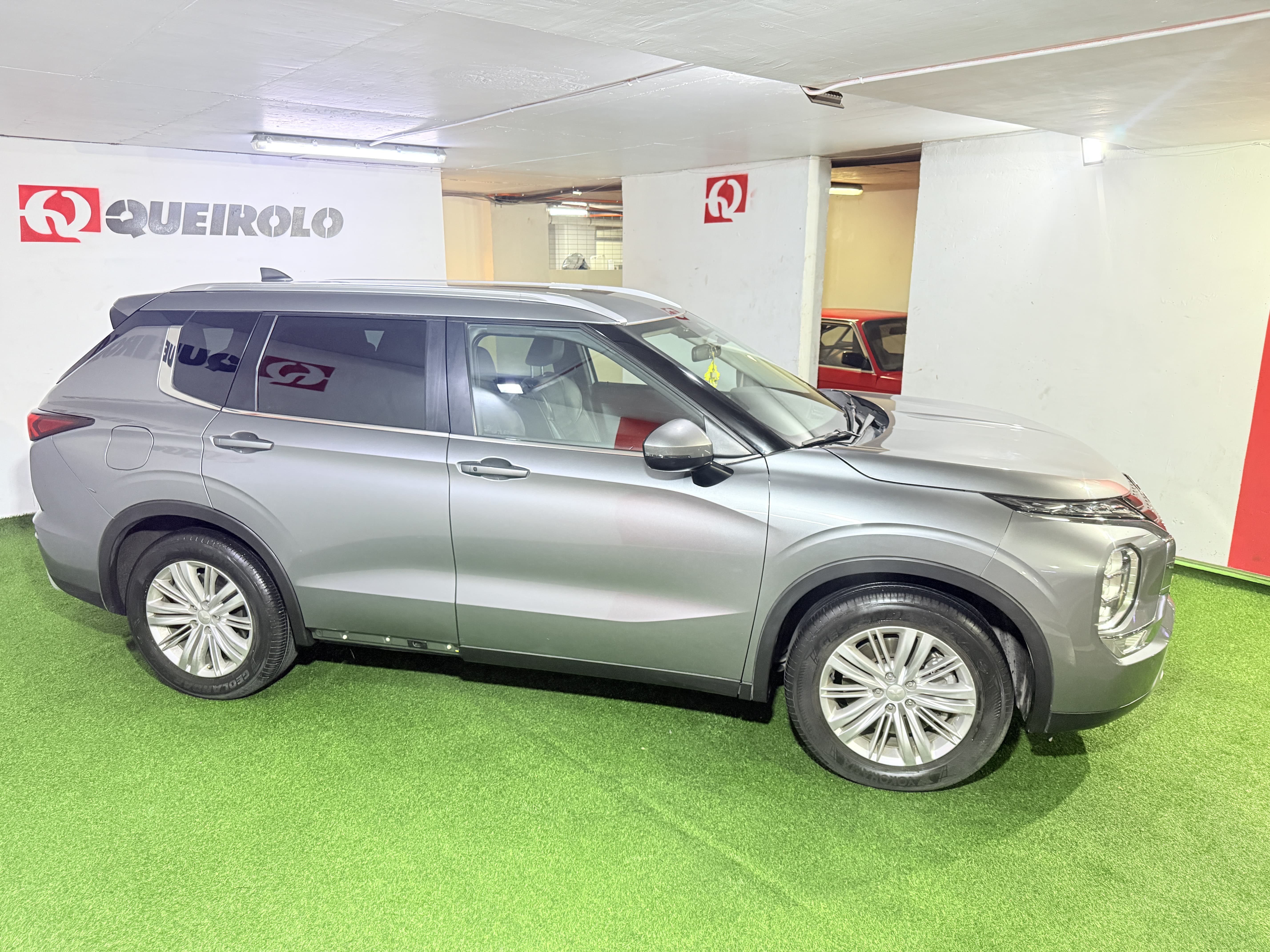 Mitsubishi Outlander — foto 4 de 16
