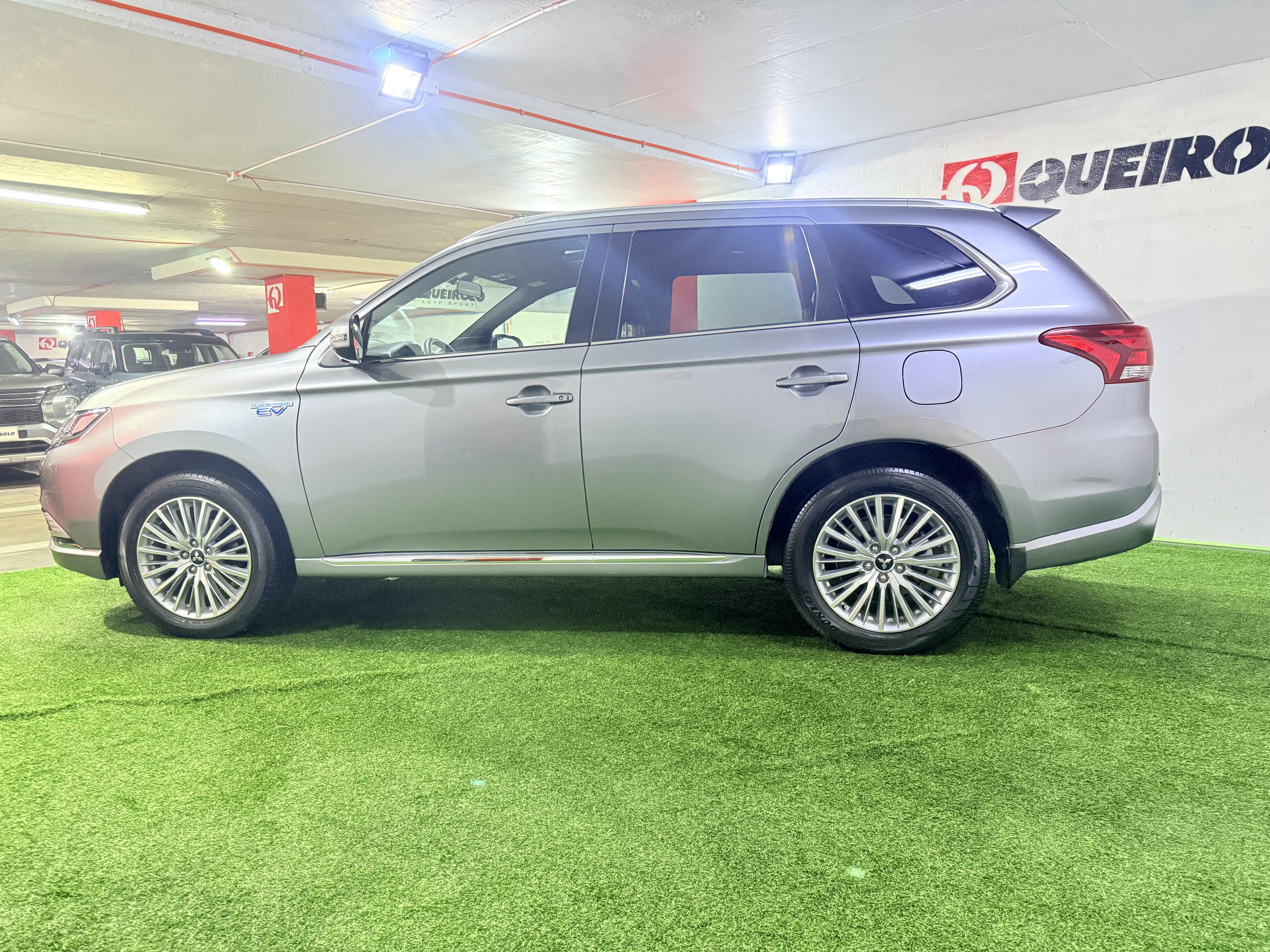 Mitsubishi Outlander — foto 6 de 15