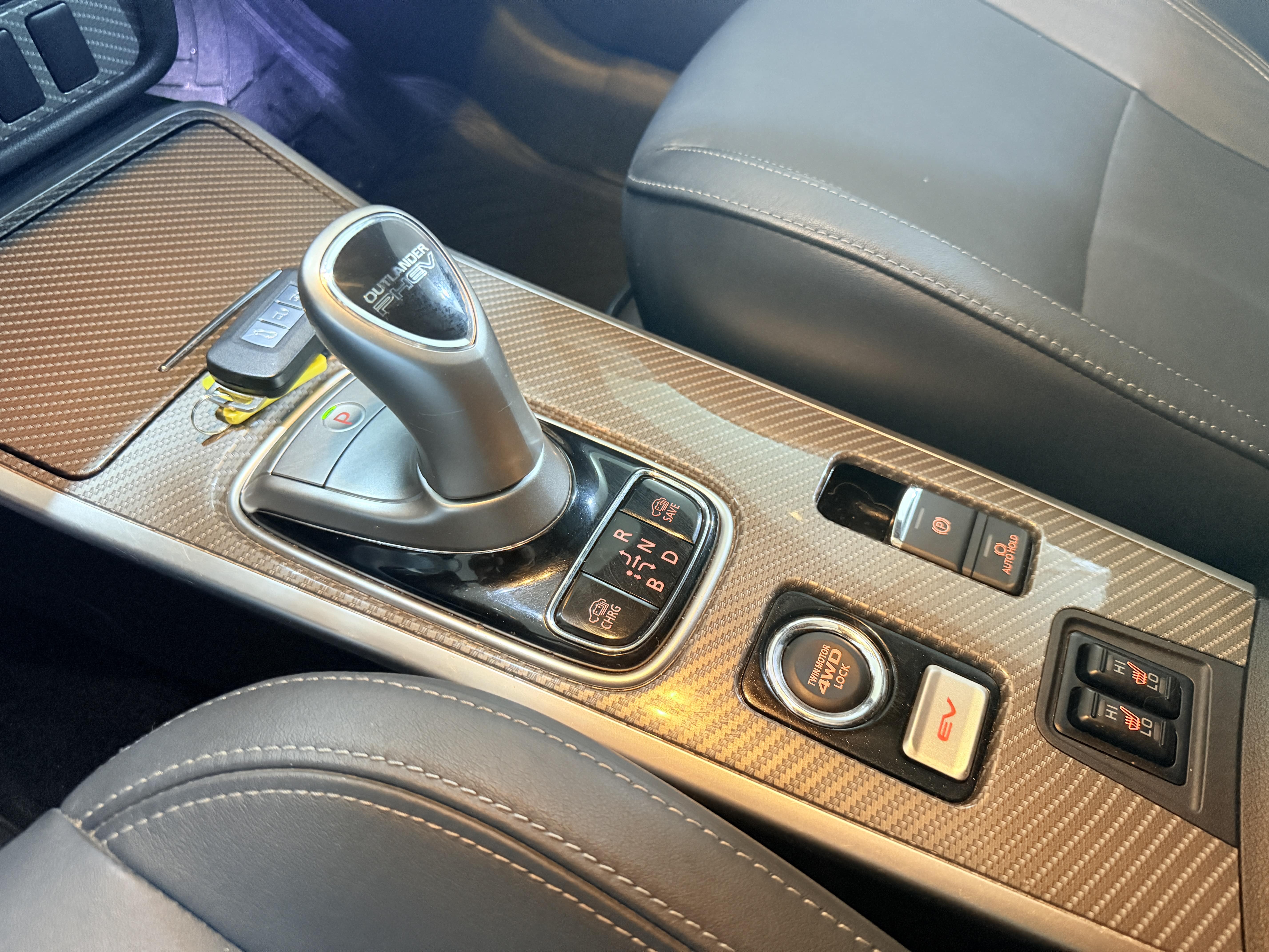 Mitsubishi Outlander — foto 12 de 15