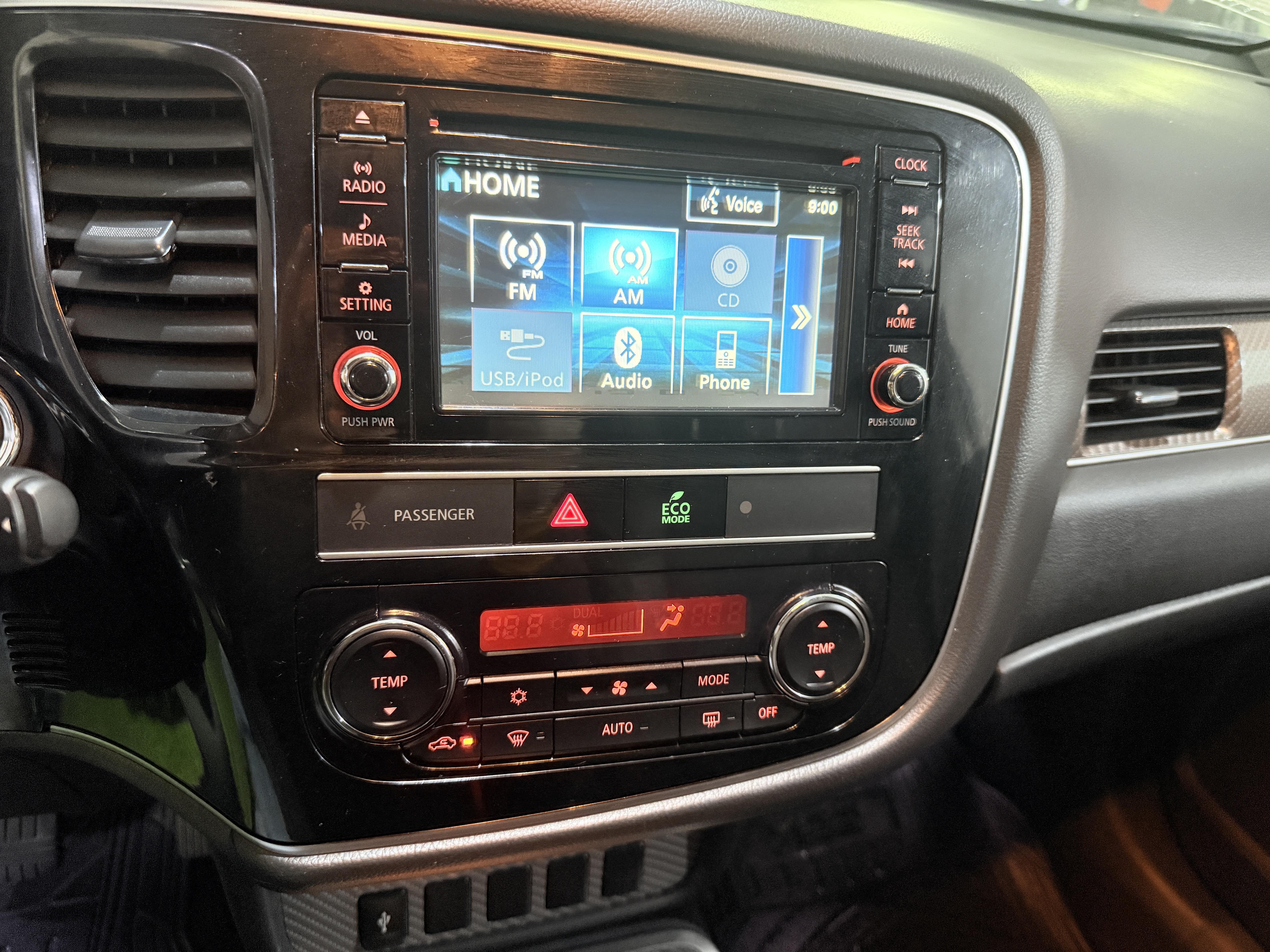Mitsubishi Outlander — foto 13 de 15