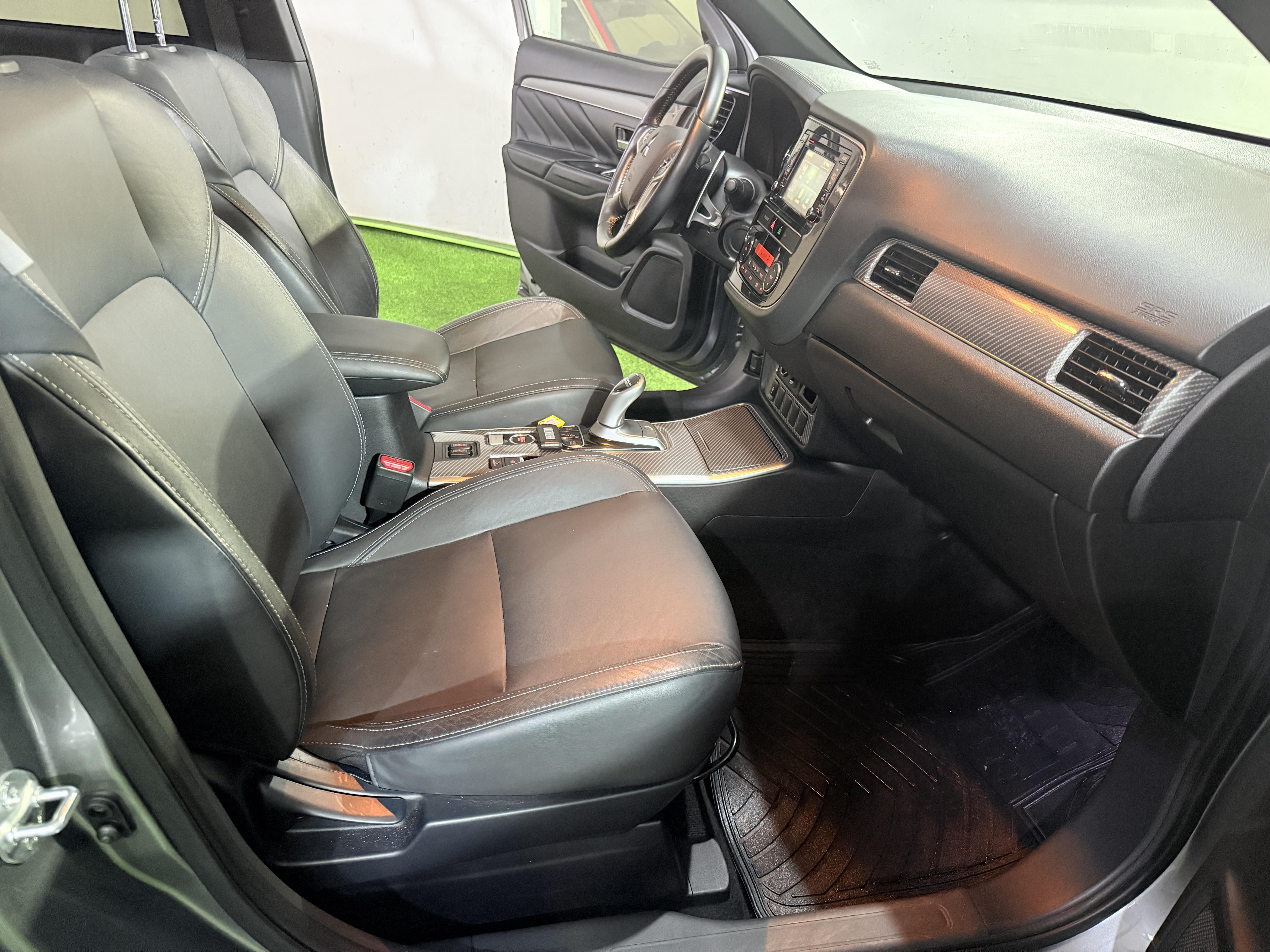 Mitsubishi Outlander — foto 11 de 15