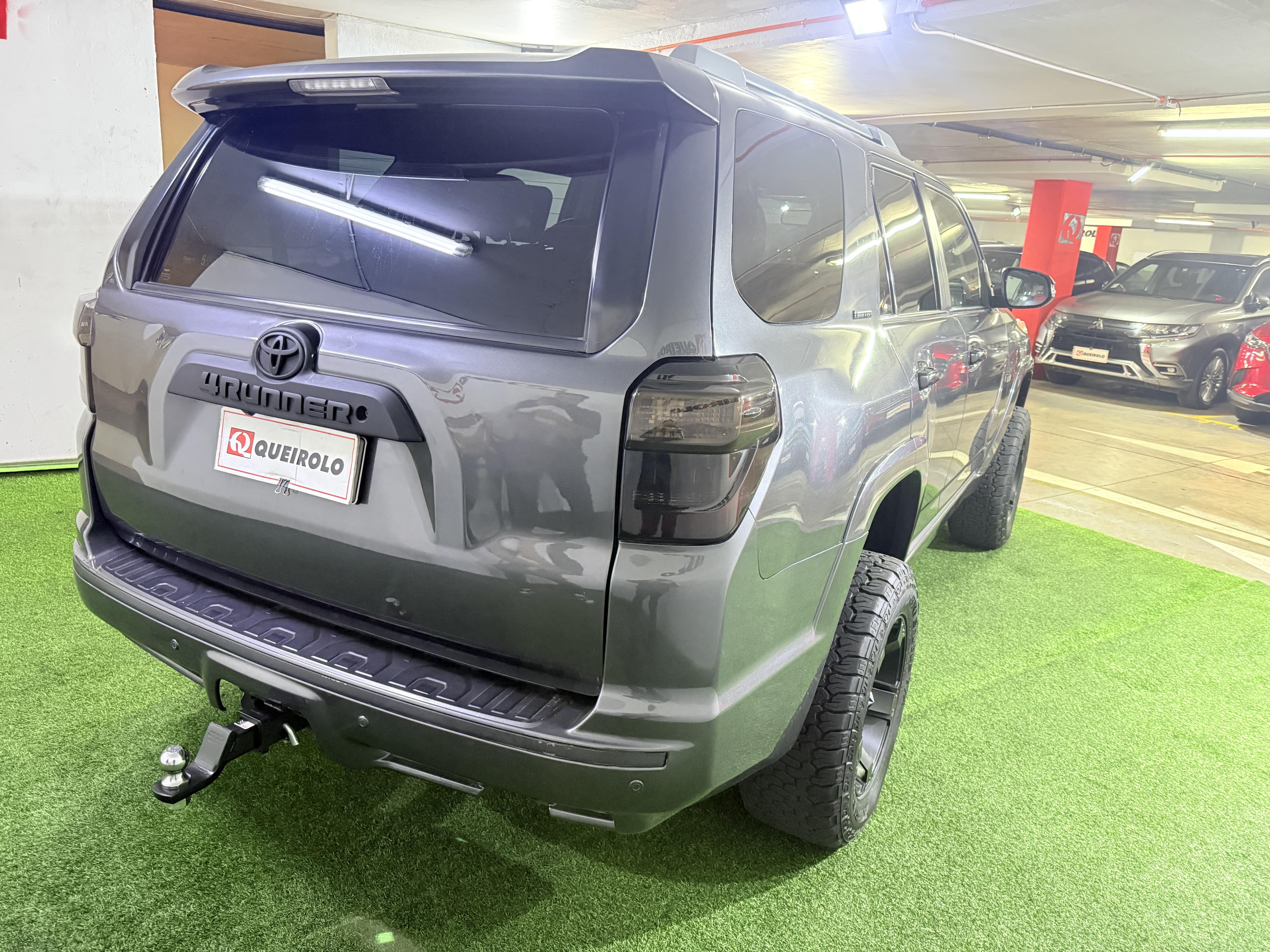 Toyota 4Runner — foto 8 de 14