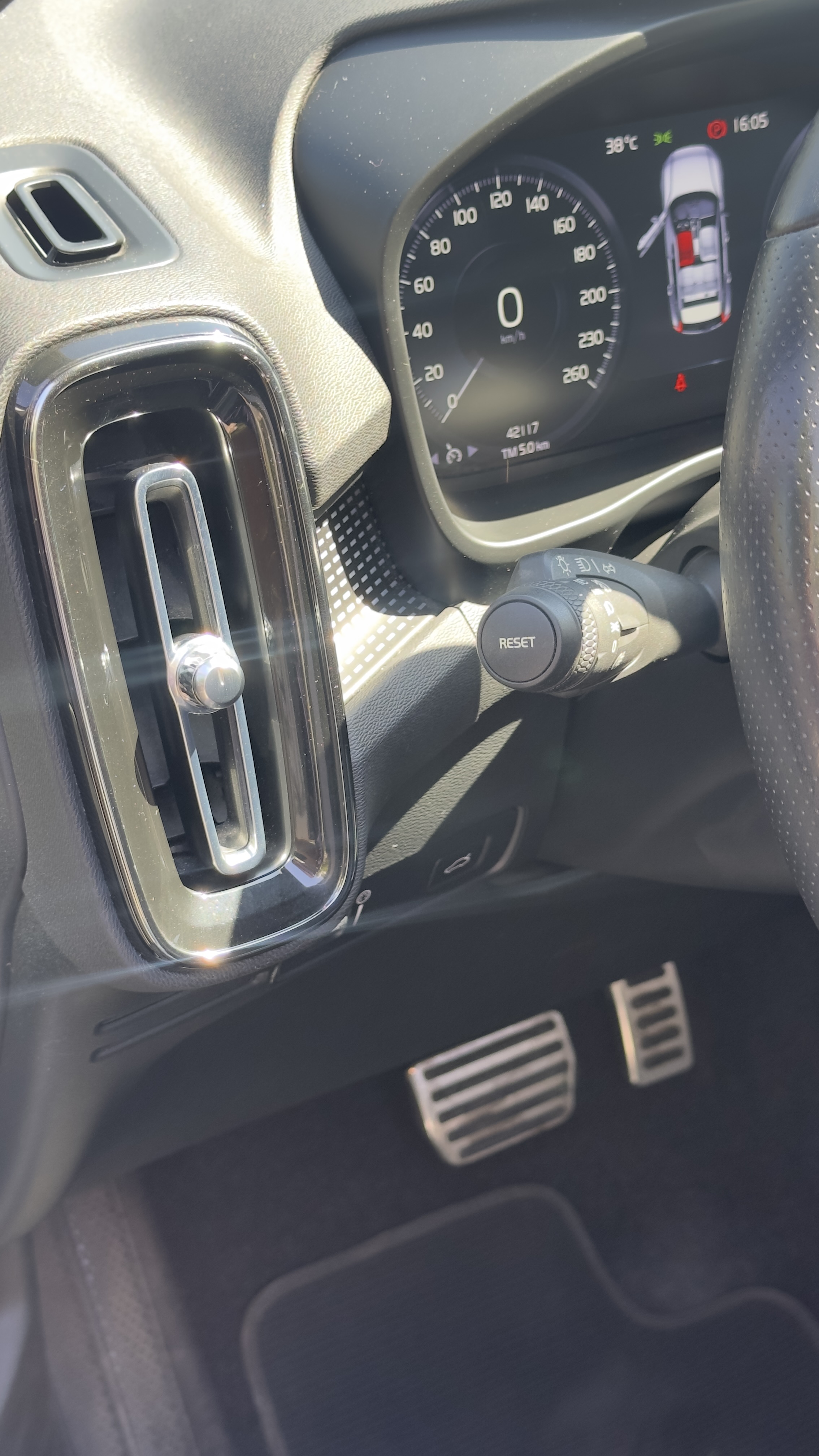 Volvo Xc40 — foto 8 de 9