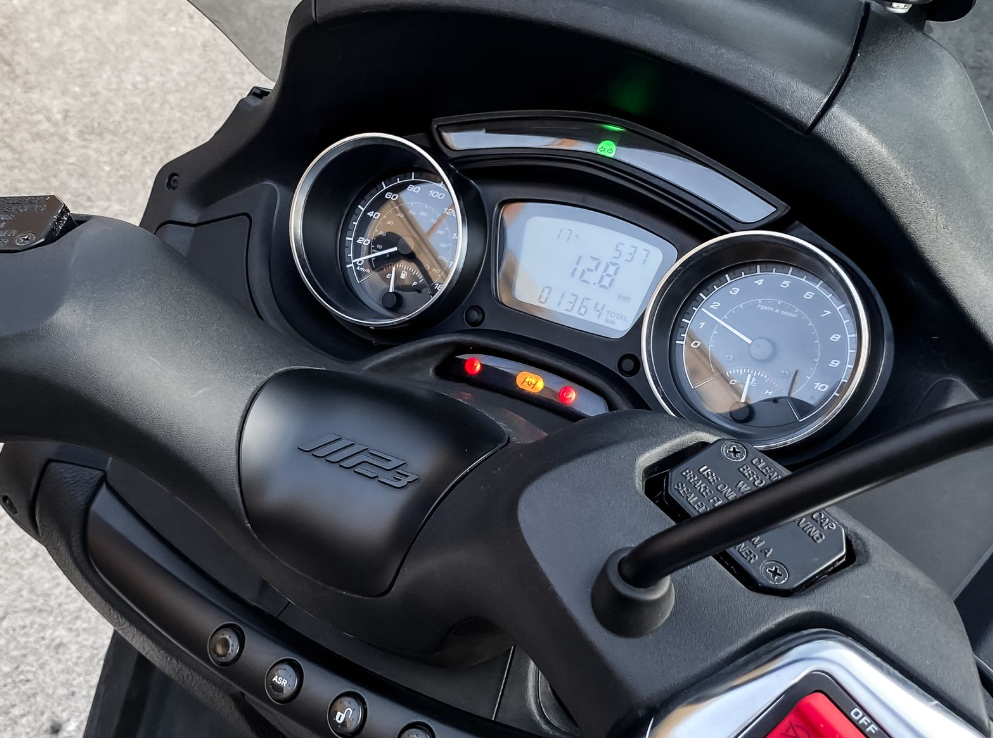 Piaggio Mp3 500 Hpe Sport Advanced — foto 10 de 16