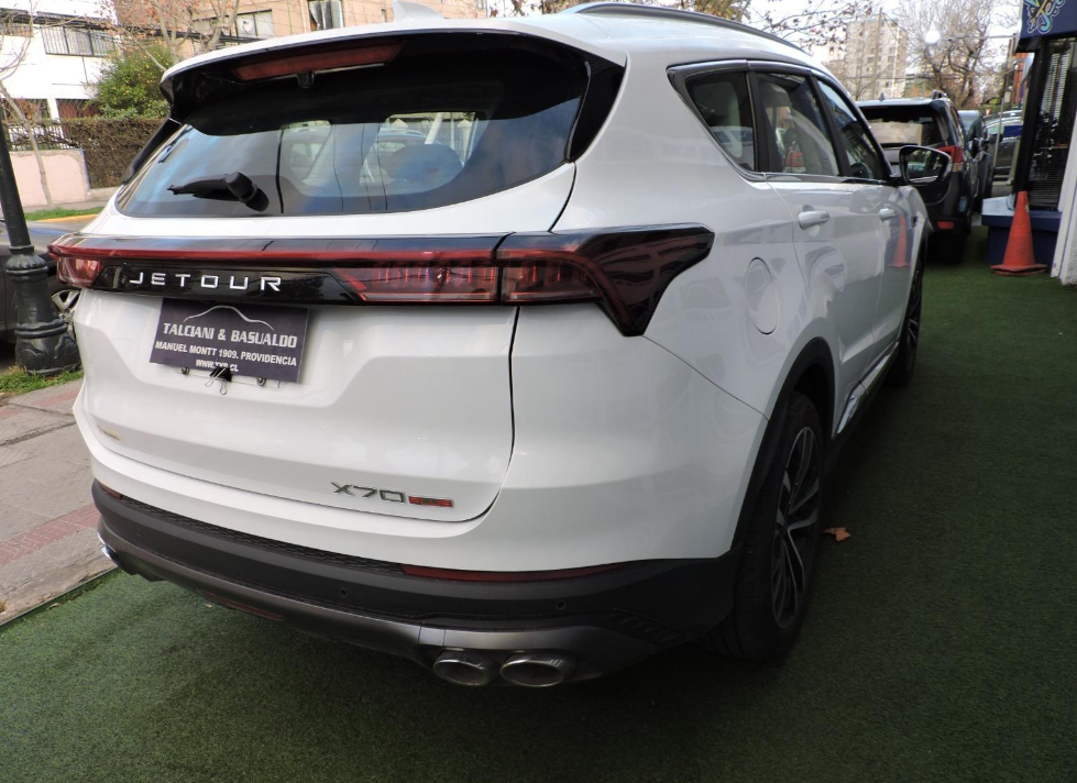 Jetour X70 — foto 19 de 19