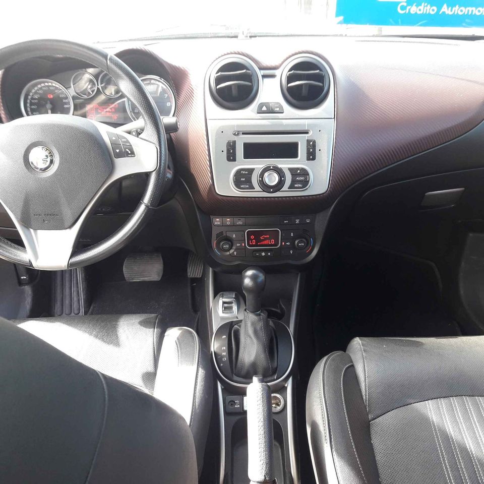 Alfa Romeo Mito — foto 10 de 18