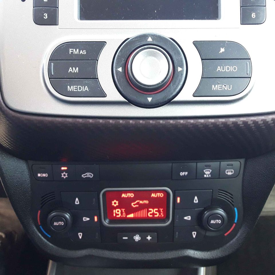 Alfa Romeo Mito — foto 17 de 18