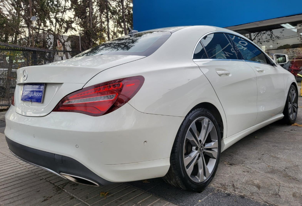 Mercedes-Benz Cla180 — foto 4 de 18