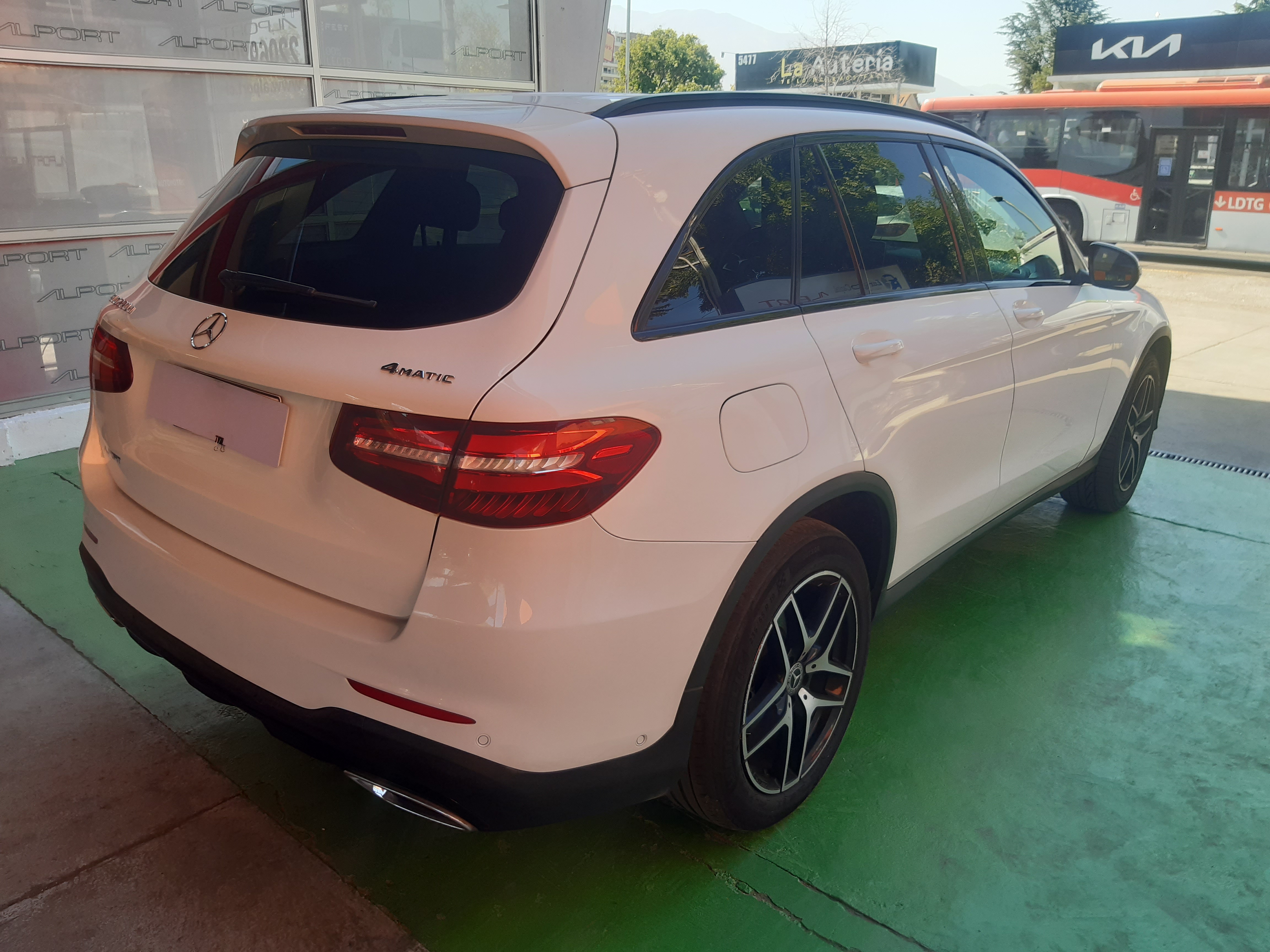 Mercedes-Benz Glc220 — foto 4 de 20