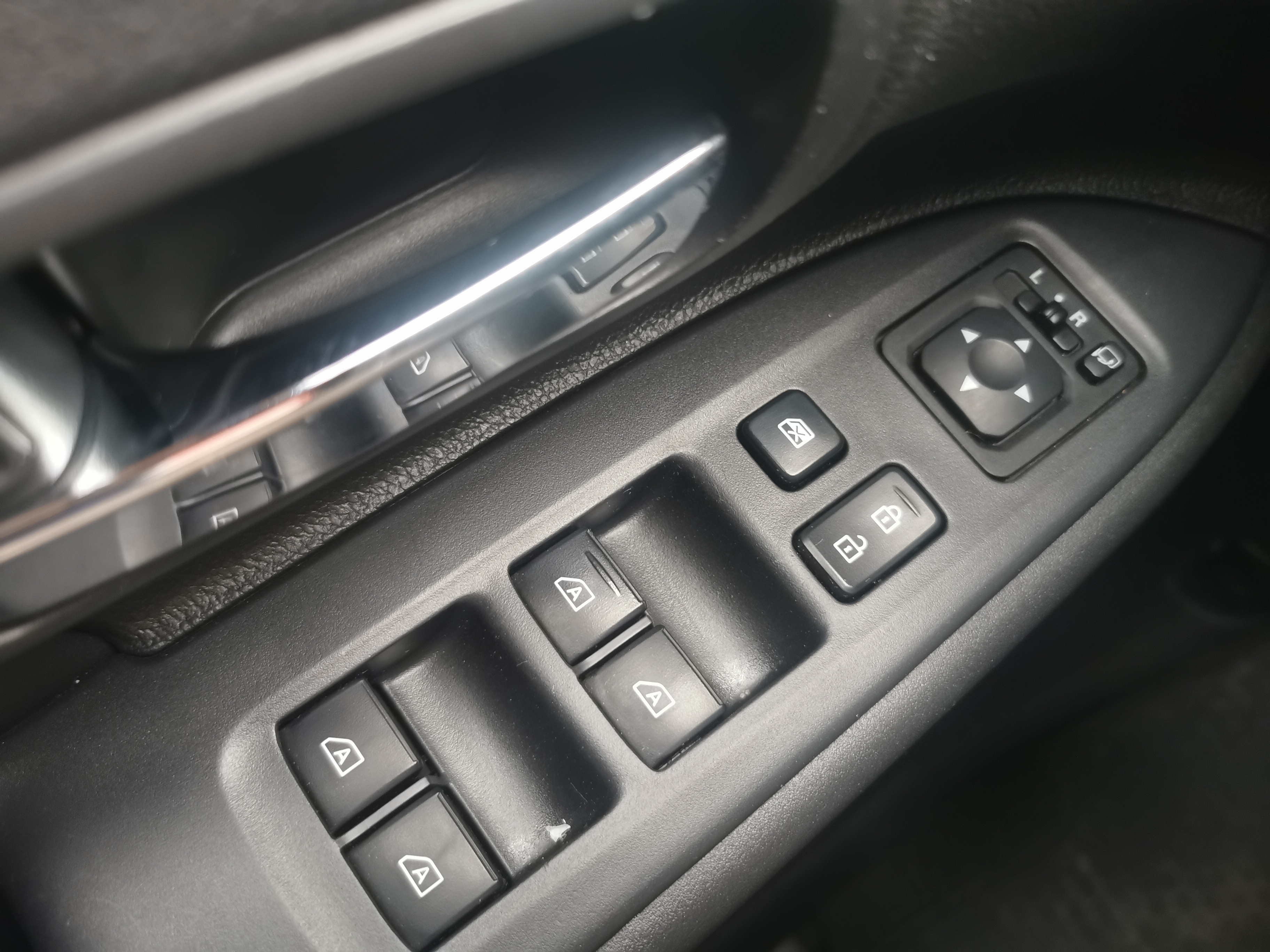 Mitsubishi Outlander — foto 12 de 19