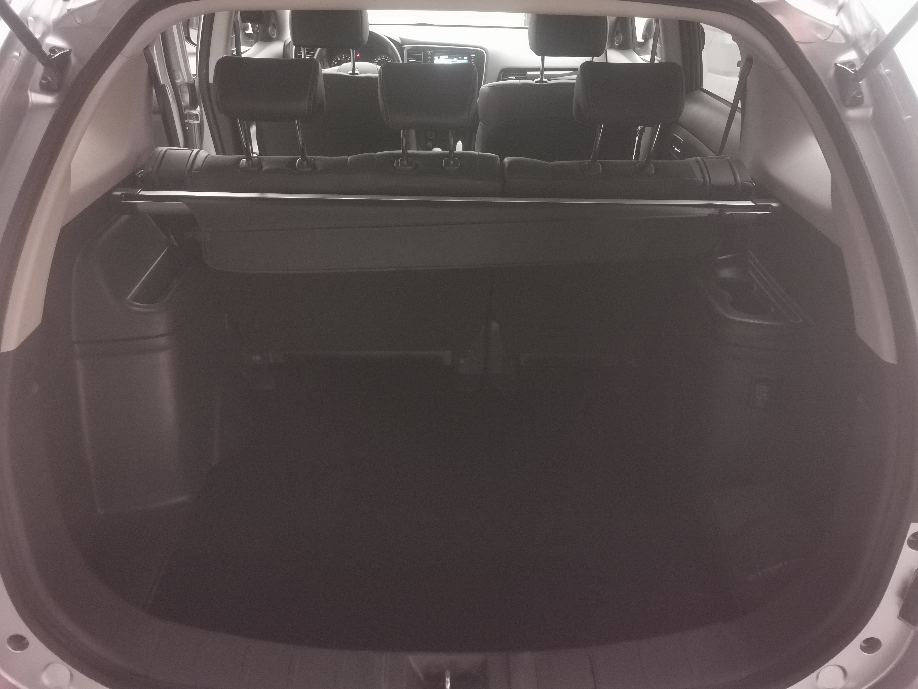Mitsubishi Outlander — foto 17 de 19