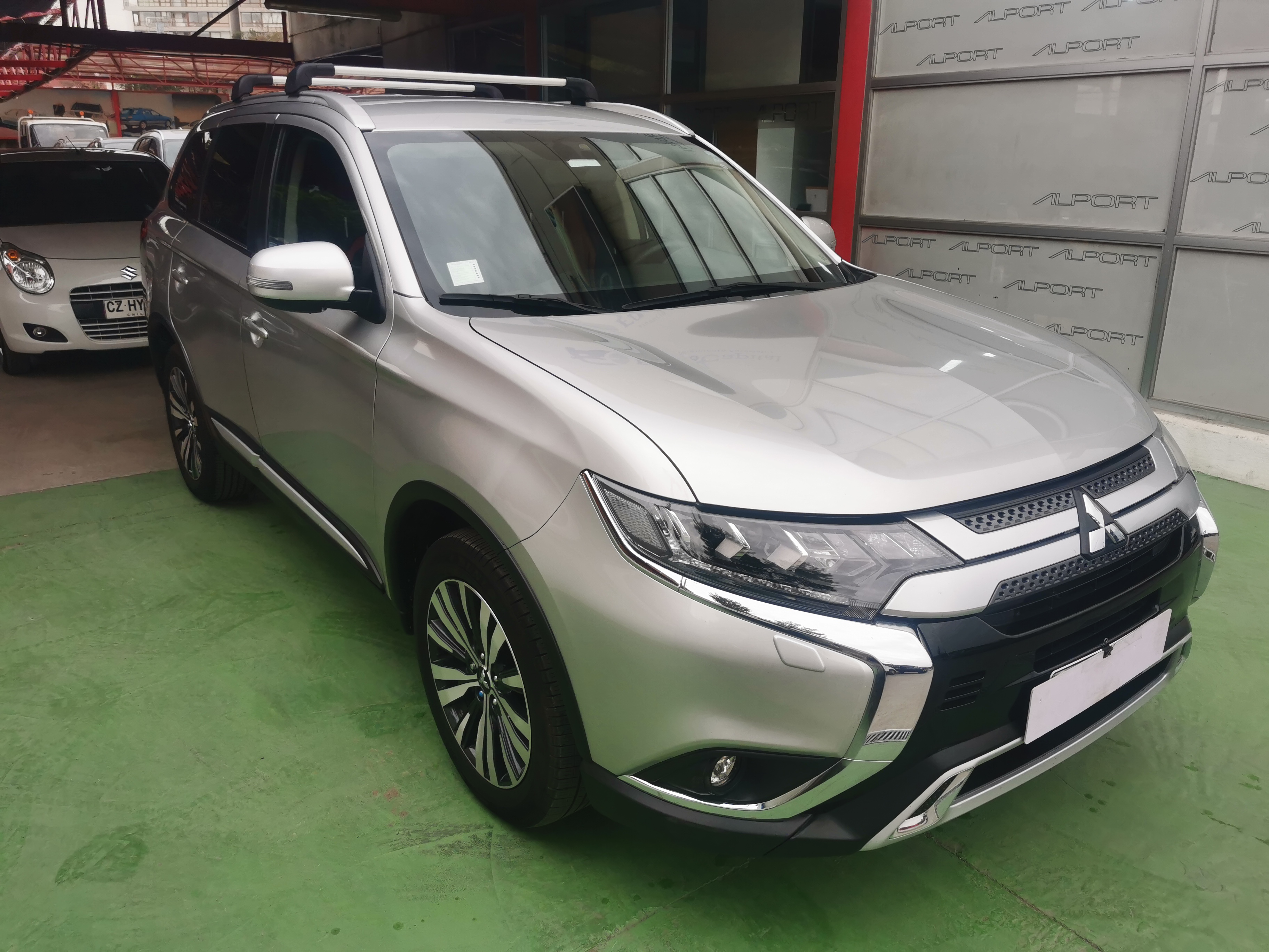 Mitsubishi Outlander — foto 3 de 19