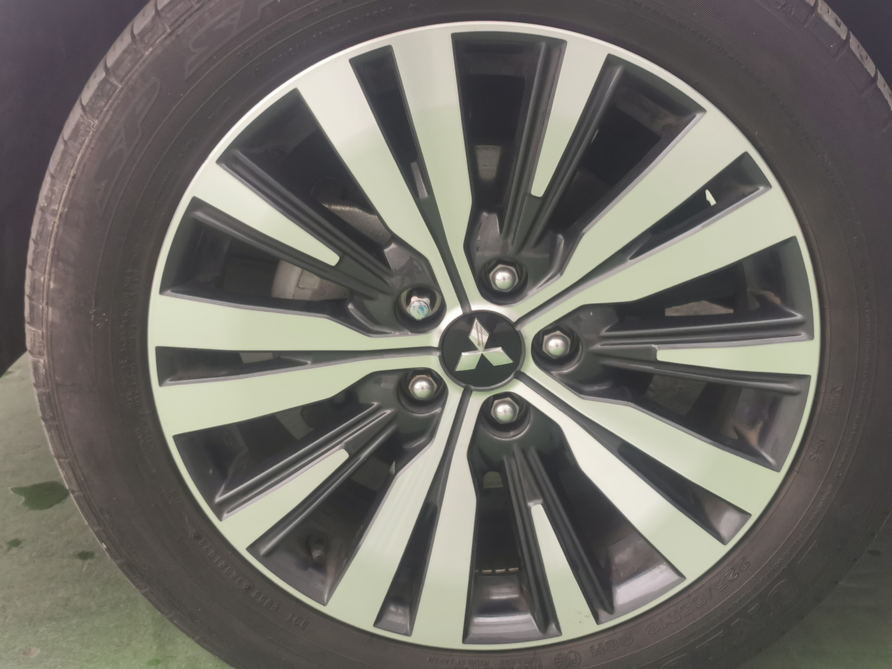 Mitsubishi Outlander — foto 19 de 19