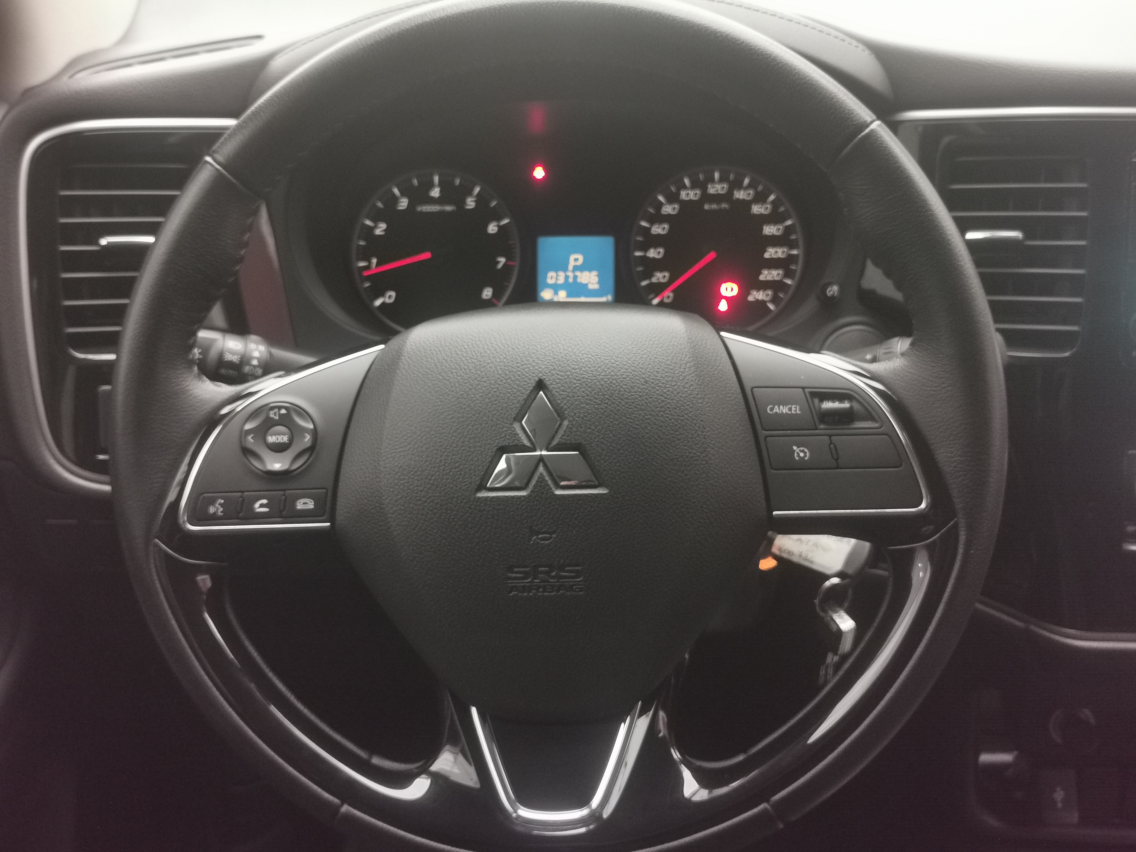 Mitsubishi Outlander — foto 16 de 19