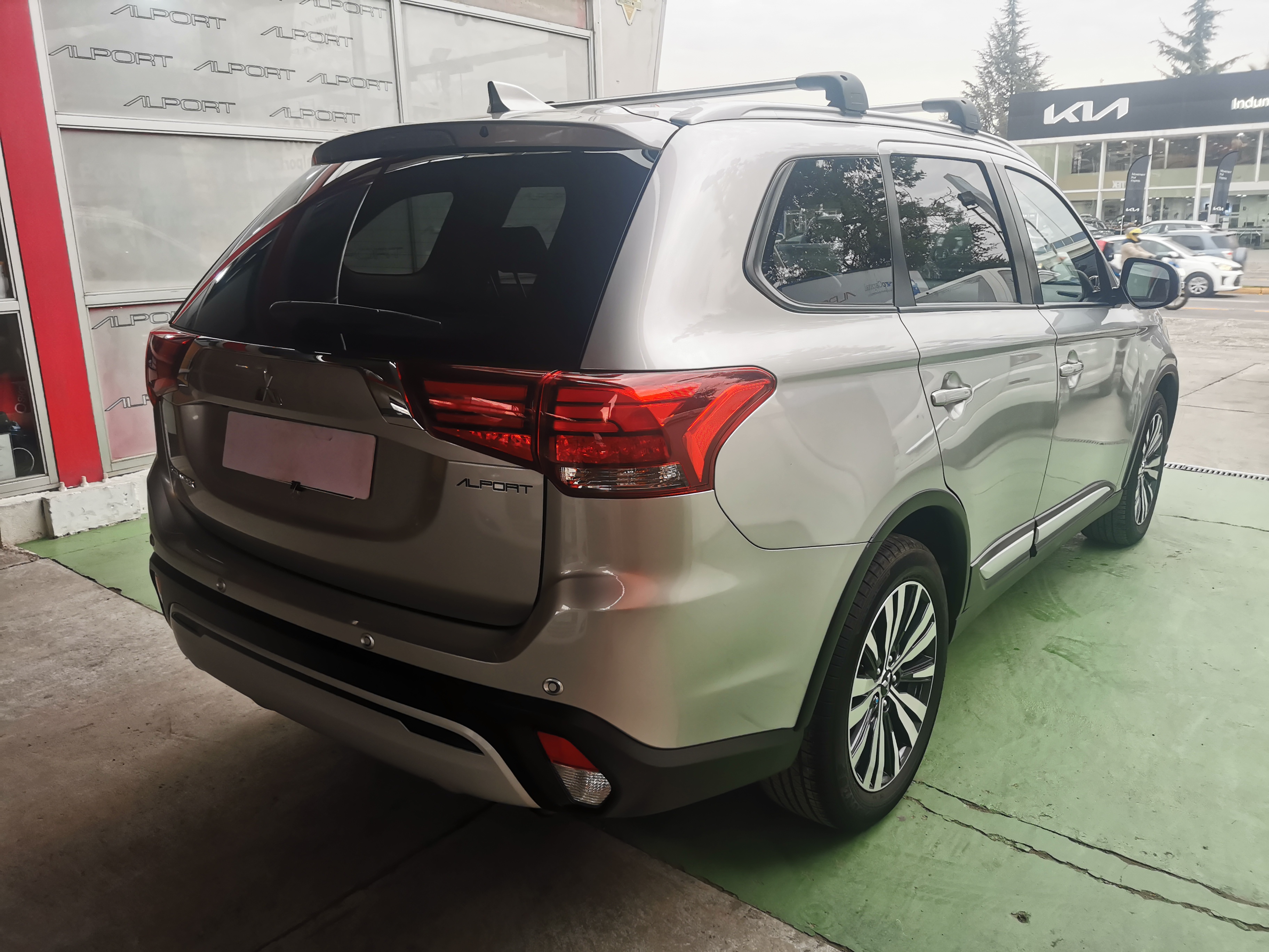 Mitsubishi Outlander — foto 4 de 19
