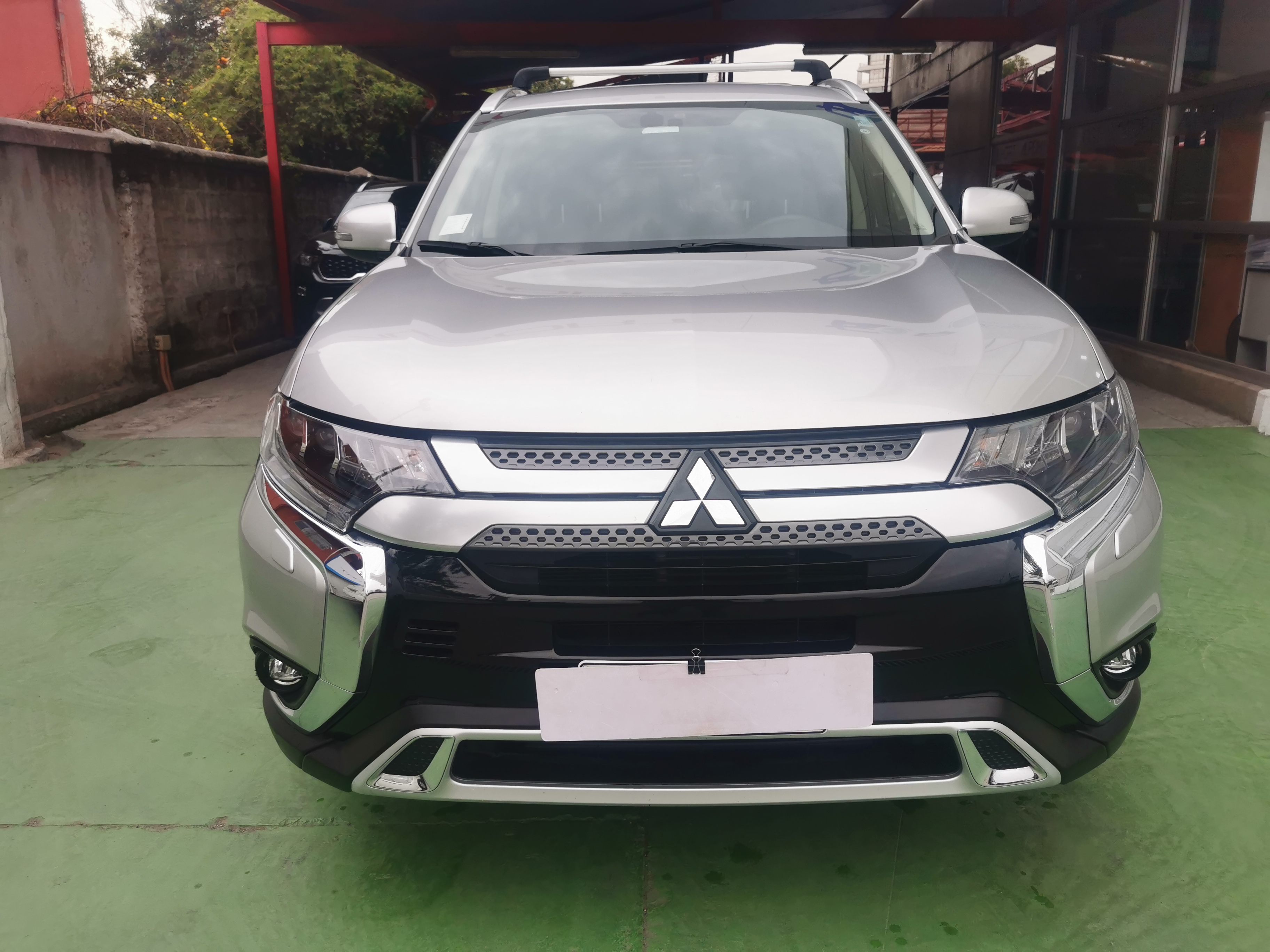 Mitsubishi Outlander — foto 2 de 19