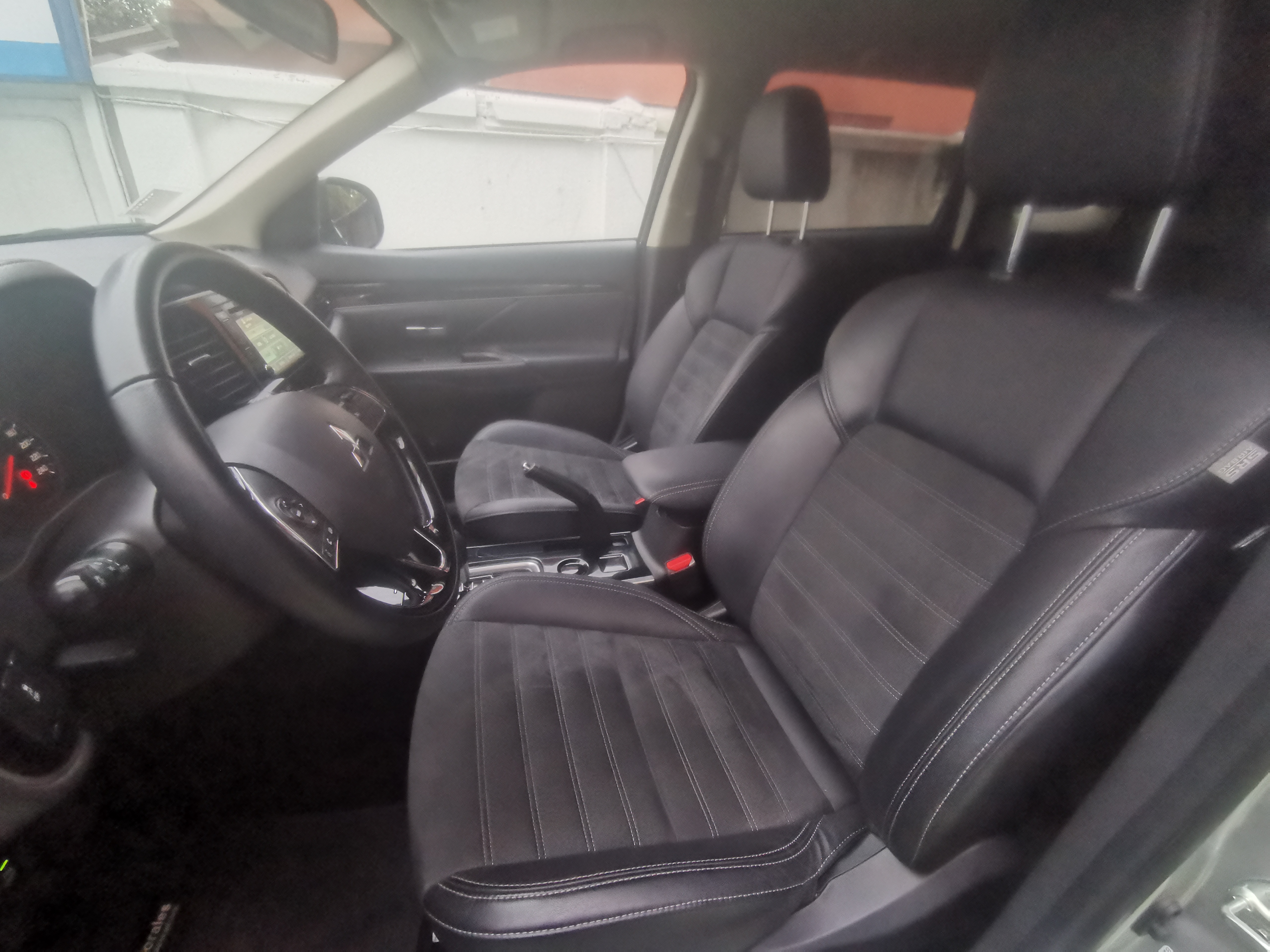 Mitsubishi Outlander — foto 13 de 19