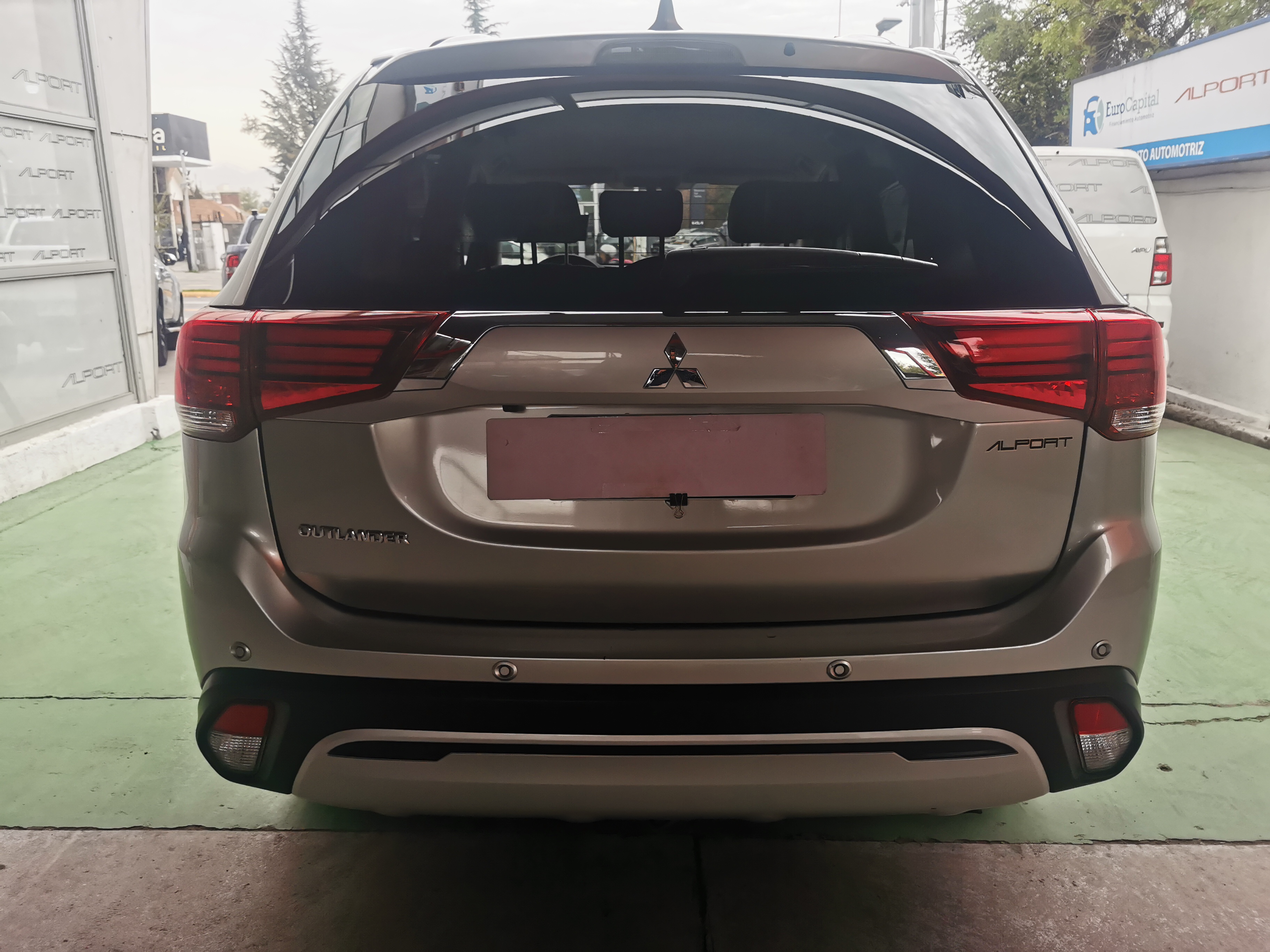 Mitsubishi Outlander — foto 5 de 19